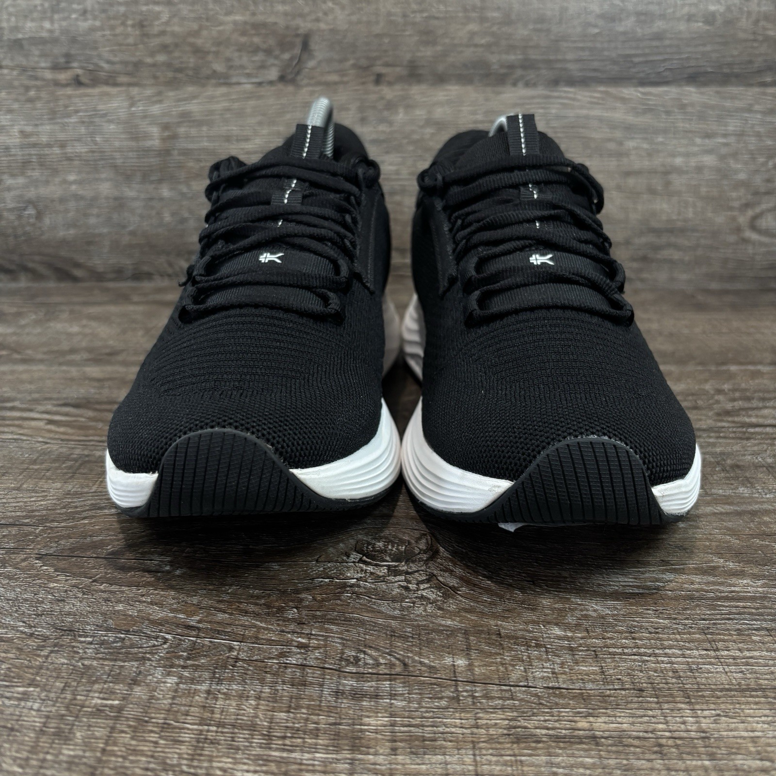 Kuru Atom 2 Shoes Men’s 8 Wide Jet Black Bright White Running Walking Sneakers