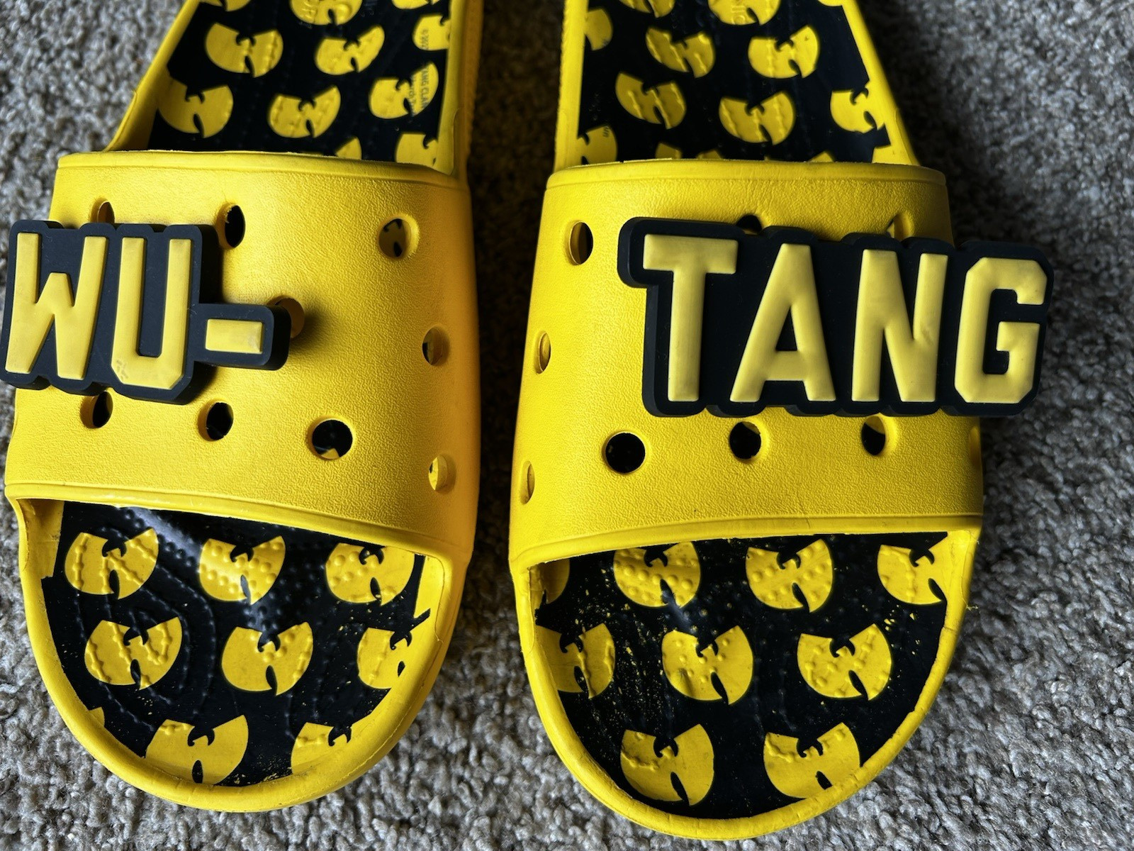 Crocs Classic Slide Wu-Tang Clan Men’s Sandals – Yellow Black size – 9M