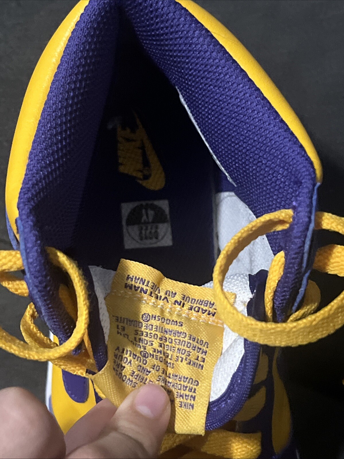 Lakers High Dunk size 4 no box
