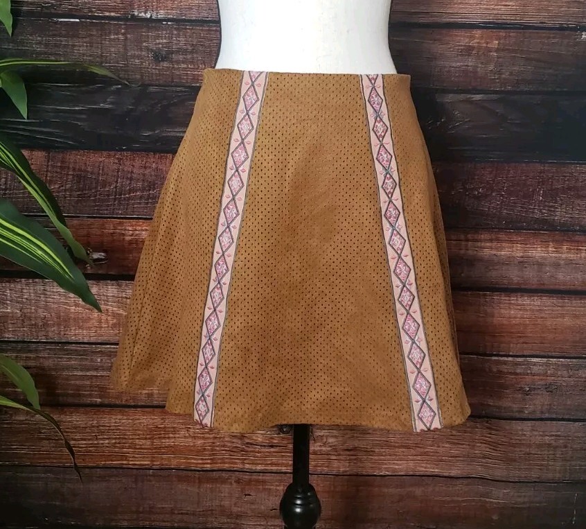 Chelsea & Violet Skirt Size Small Faux Suede Embroidered Zip Back Lined