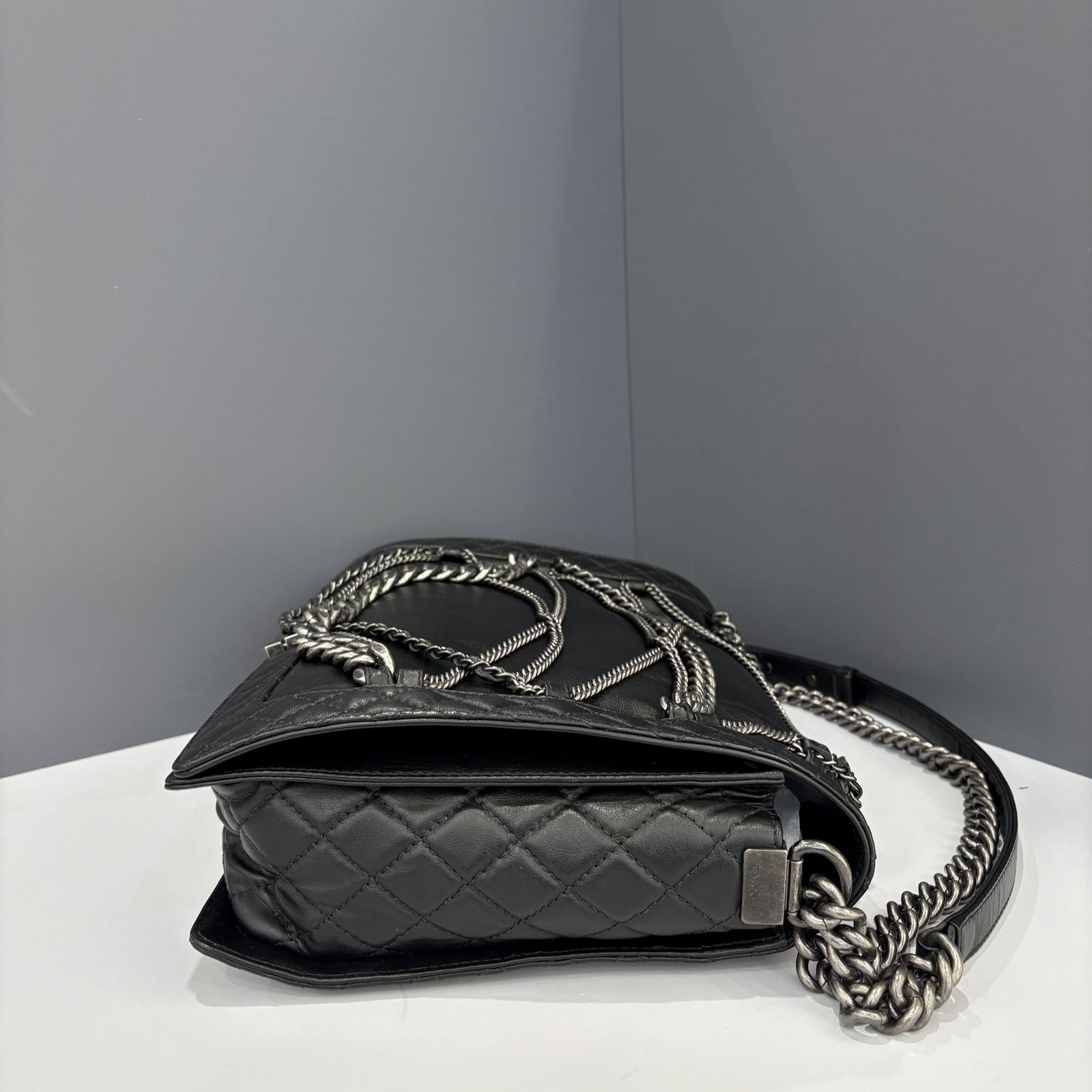 Chanel Enchained Boy Flap Black Calfskin (hs021026a2)