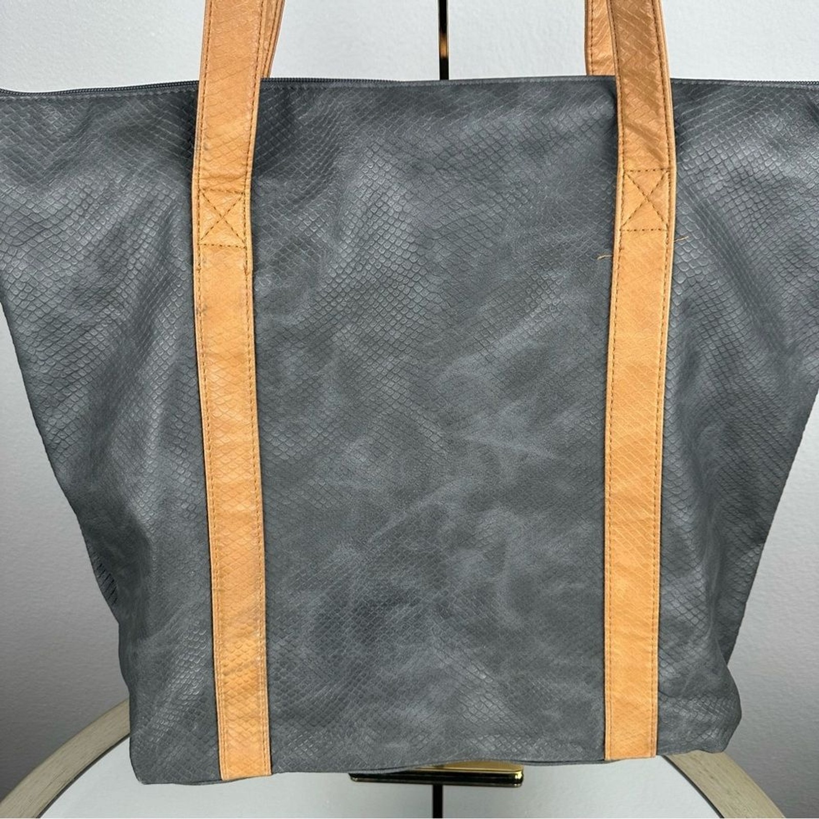 ROXY Large Tote Bag Grey Faux Leather Top Zipper Casual Travel Beach School