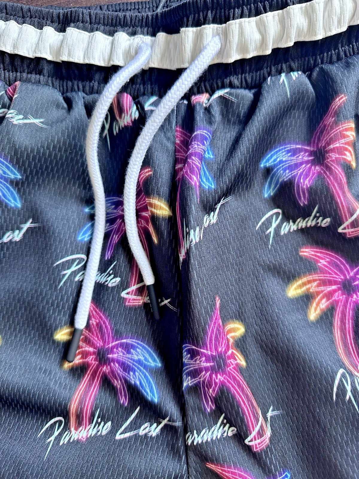 WESC Men’s Basketball shorts Lost paradise 9″ Black Multi Small