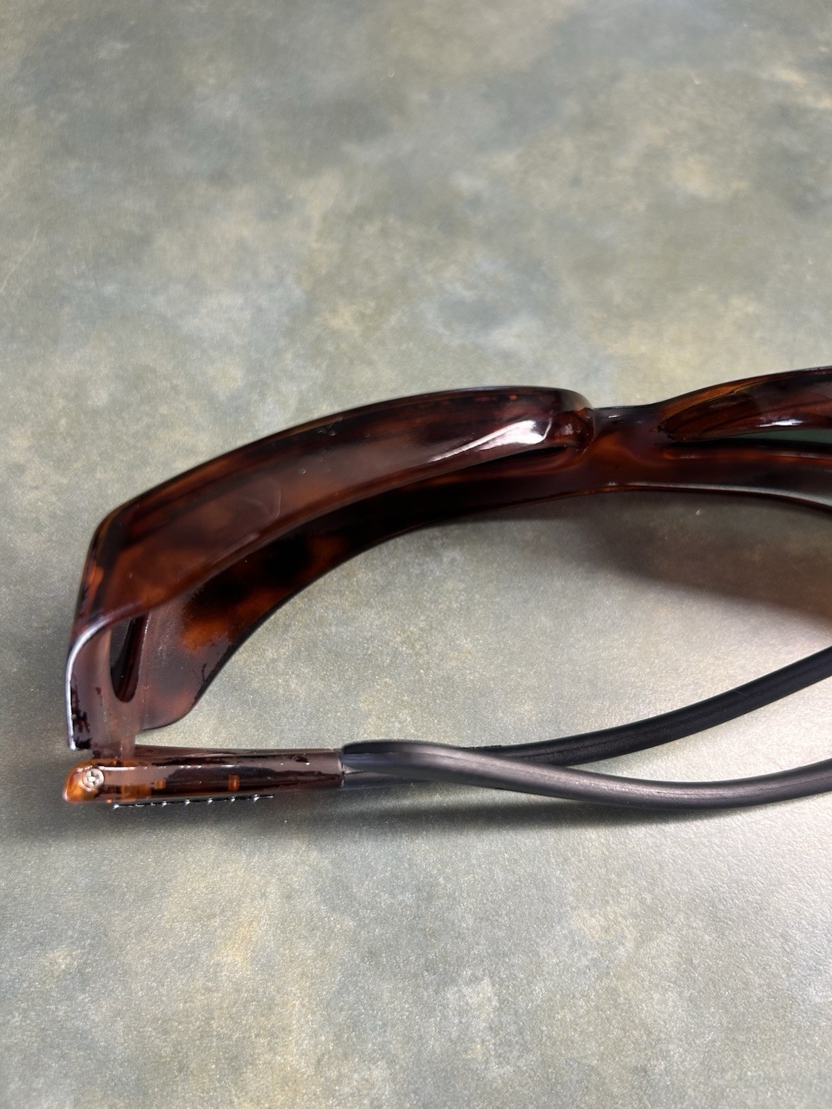 COCOONS Fit Over Sunglasses Medium Large Polarized Over Glasses As Is