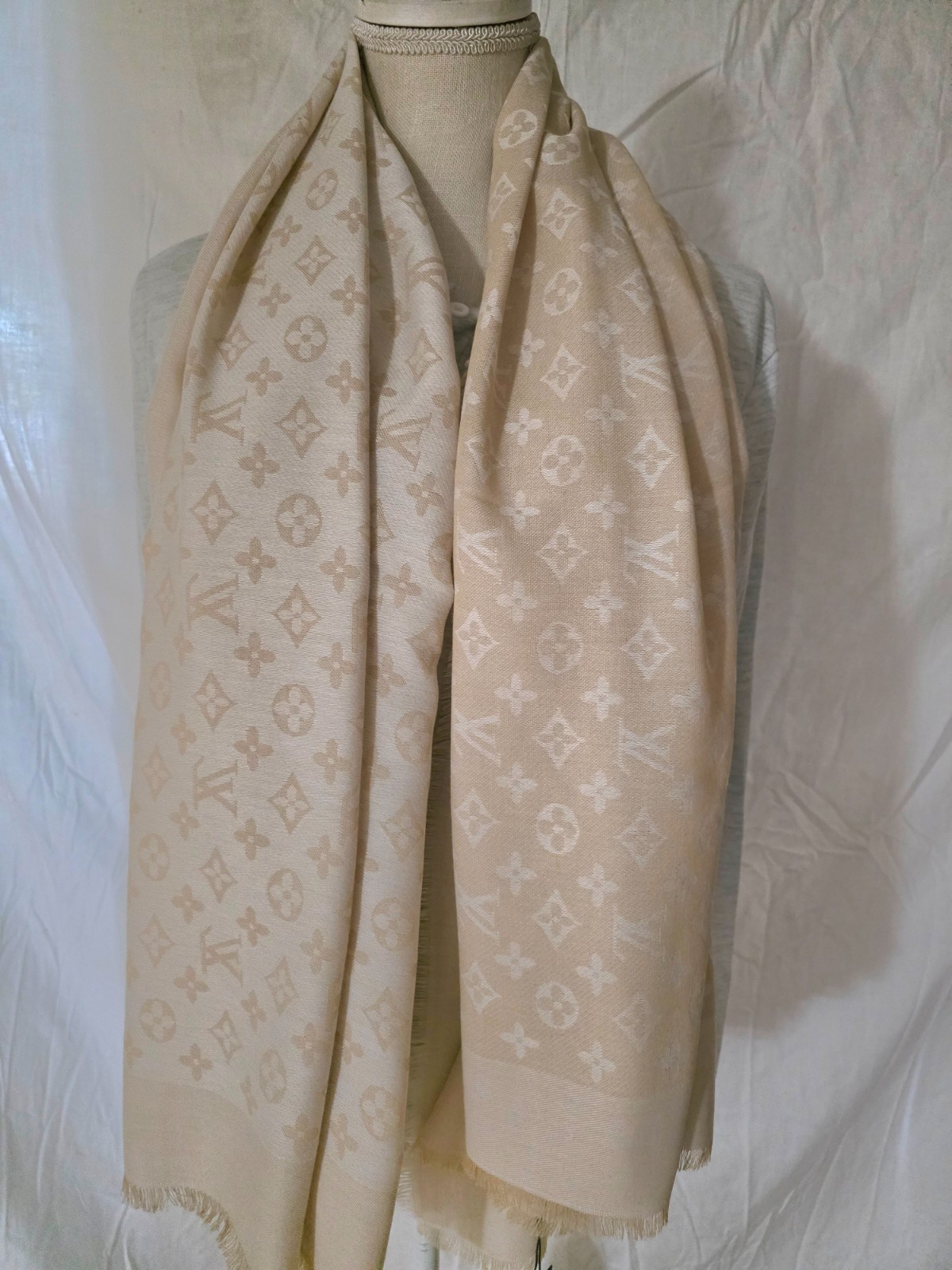 100% Authentic Louis Vuitton Scarf Shawl Stole 60%Silk 40%Wool RoylBlue PreOwned