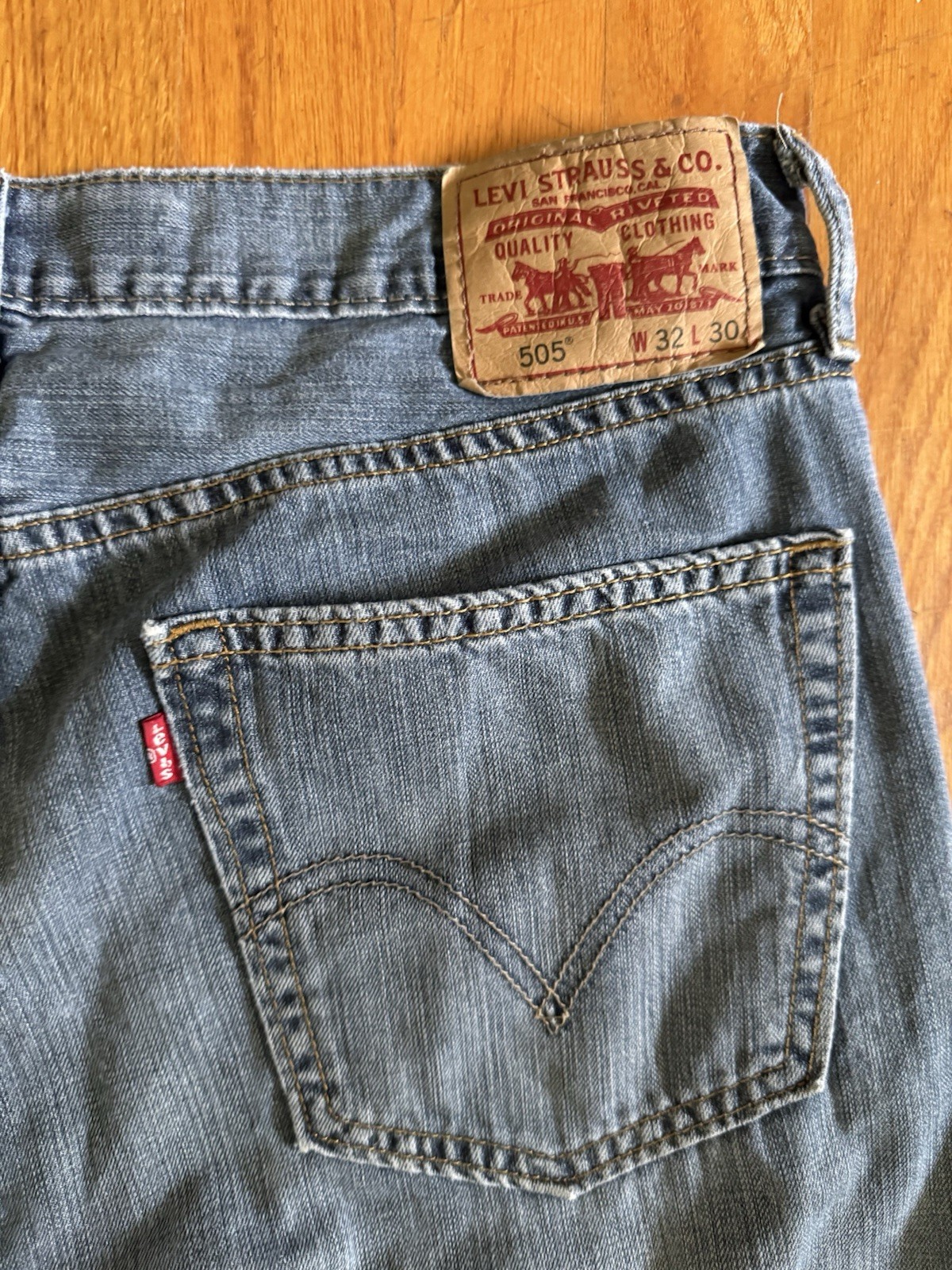 Levi’s 505 Men’s 30×32 Straight Fit Blue Medium Wash Cotton Denim Jeans Mid Rise