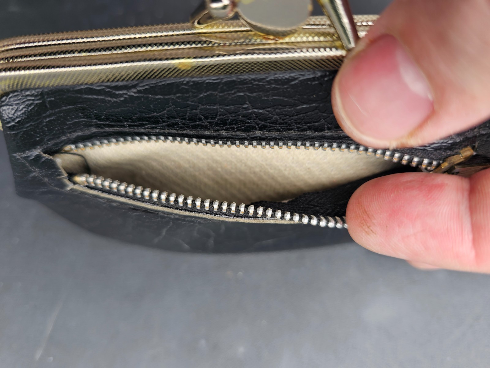 Vintage Black Leather Double Kiss Lock Coin Purse Change Purse w/ Zipper Pocket