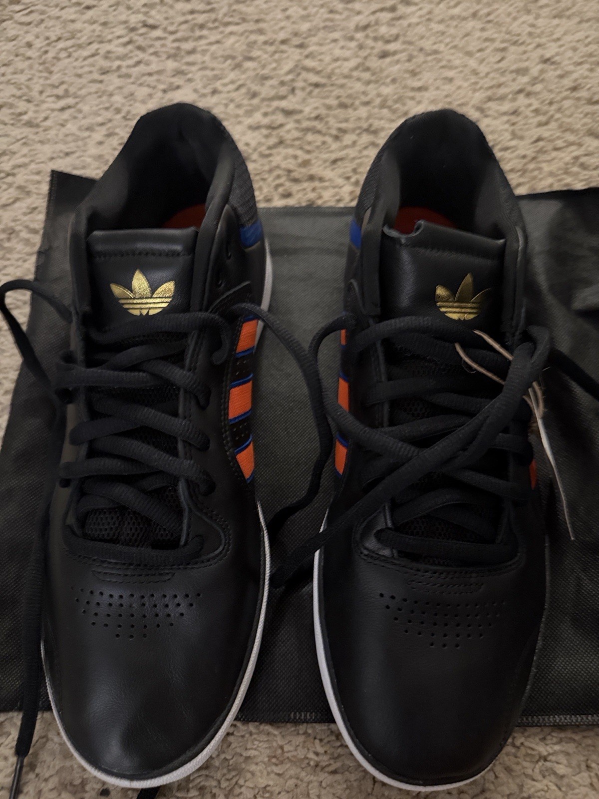 New York Knicks Tyshawn Leather Skate Sneakers Core Black/Orange/Royal Adidas