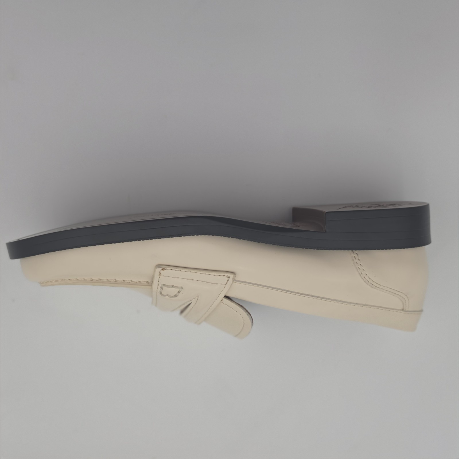 Franco Sarto Cream Loafers Size 5M Women’s Slip-On Classic Preppy Chic NEW