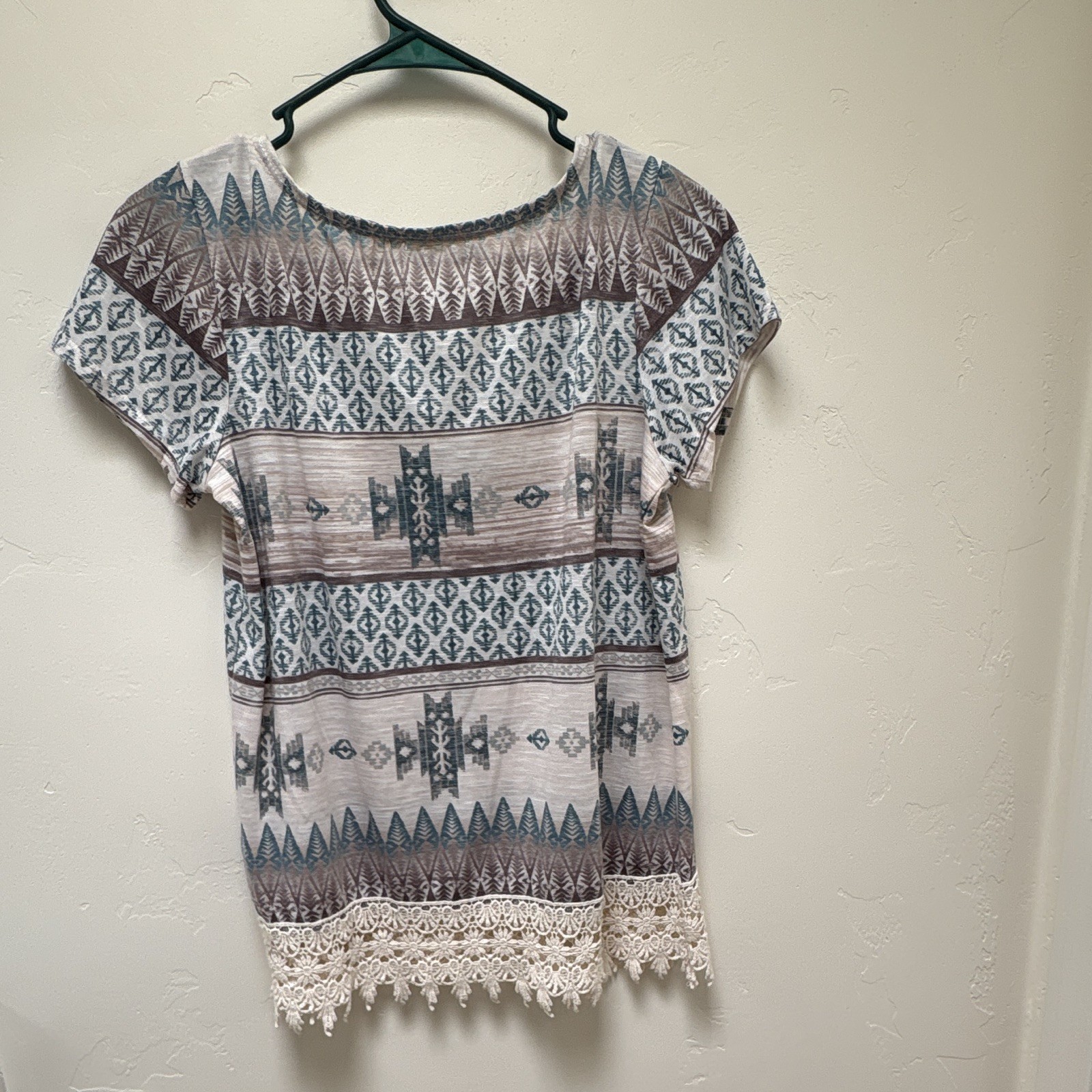 Maurices Women’s S Beige/Blue/Brown Aztec Geometric Scoop Neck SS Lace Tee