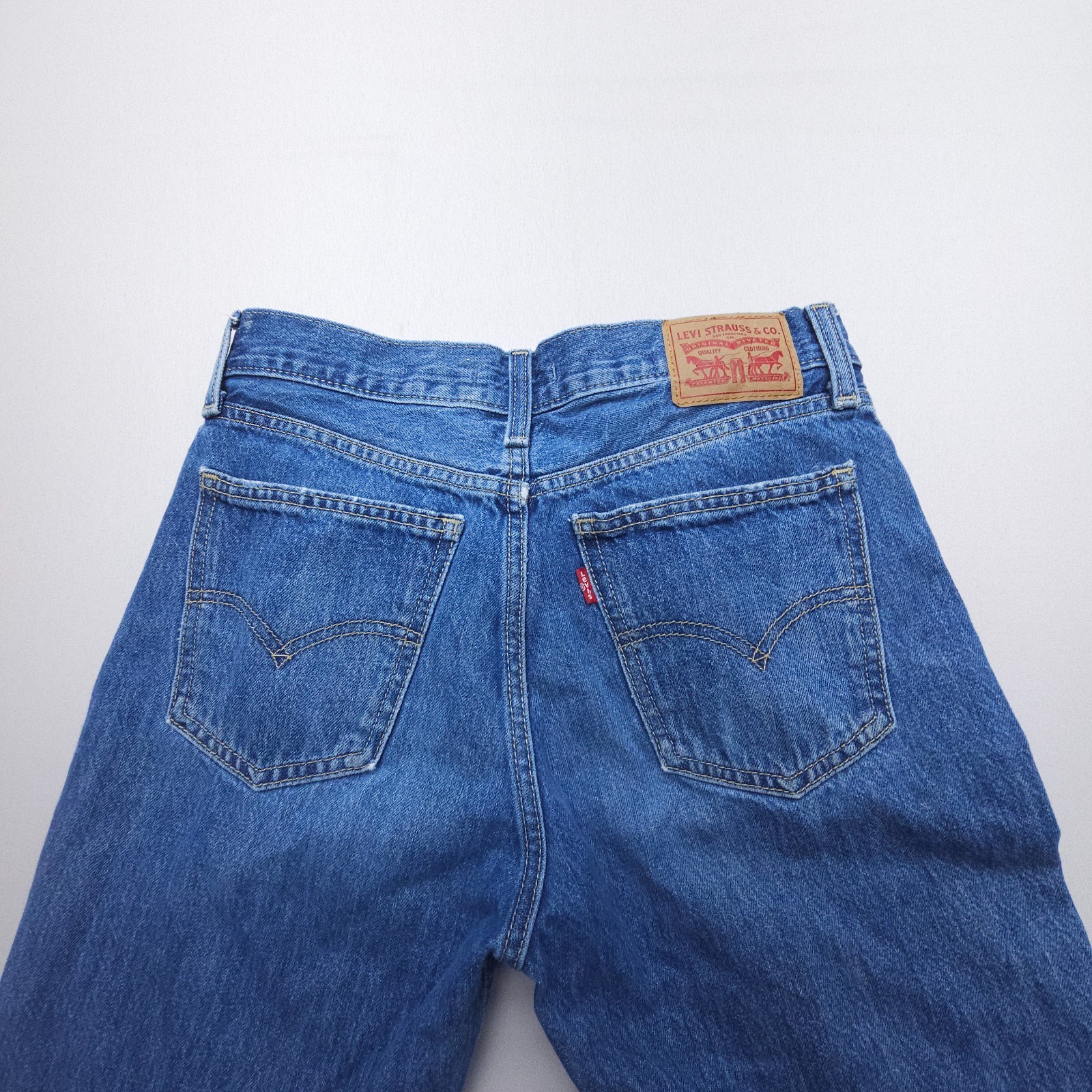 Levi’s Low Pro Straight Jeans Womens 26 Blue Rigid Cotton Denim Distressed