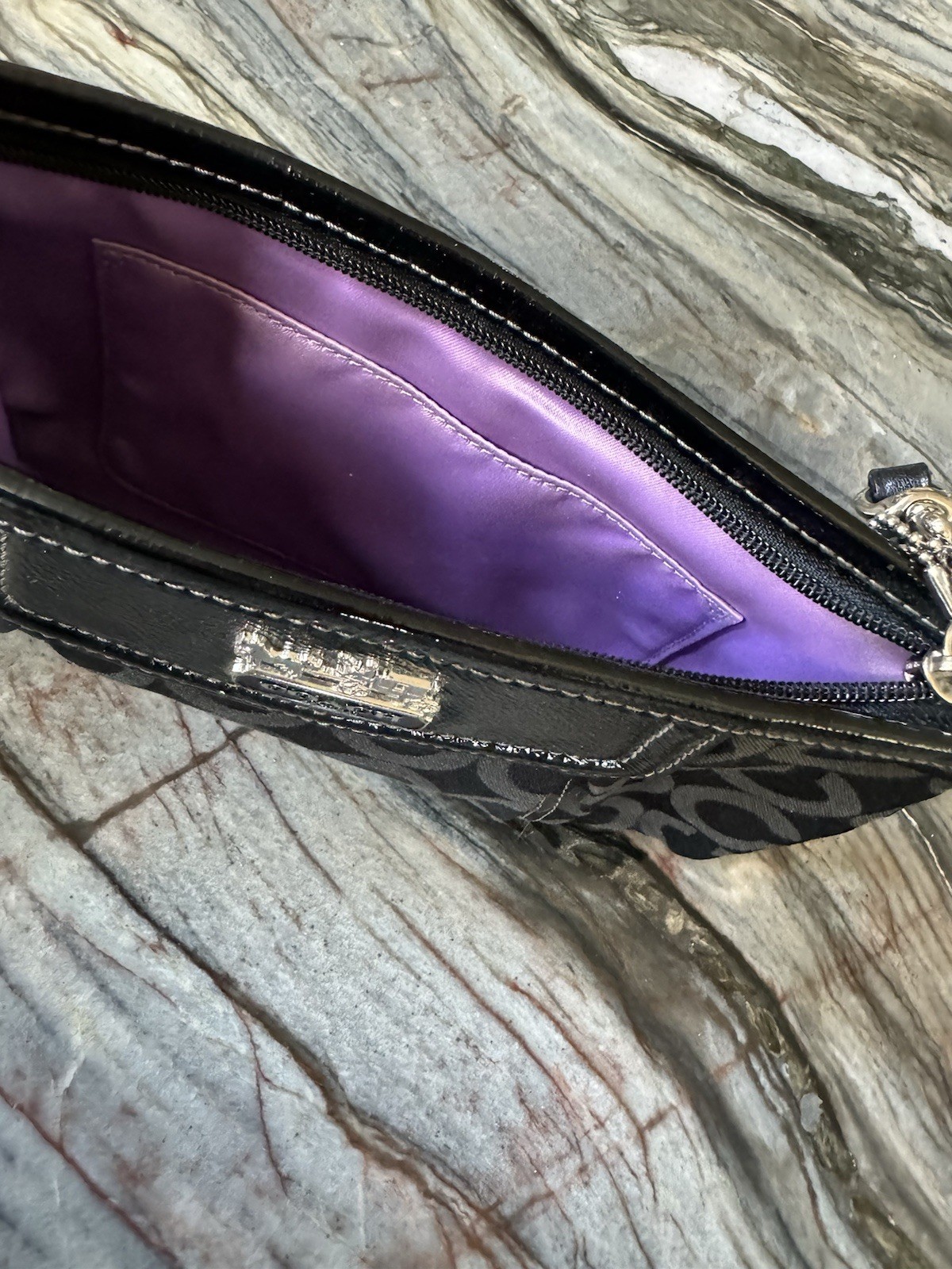 Coach Signature C Zip Wristlet Pouch Clutch w/ Wrist Strap Purple Lining