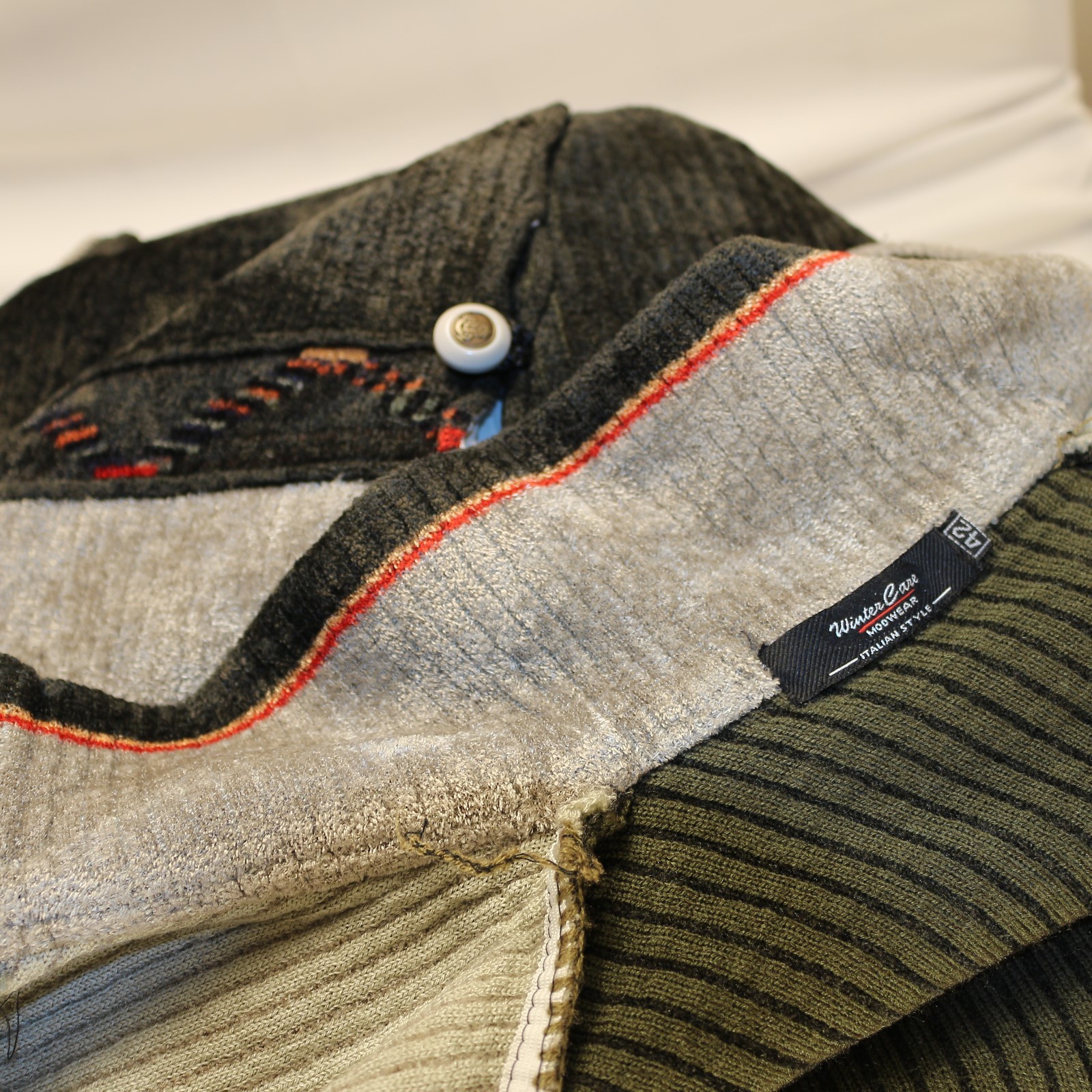 WINTER CARE MODWEAR Gray Black Orange Red Men Velvet Cardigan Sweater Size M