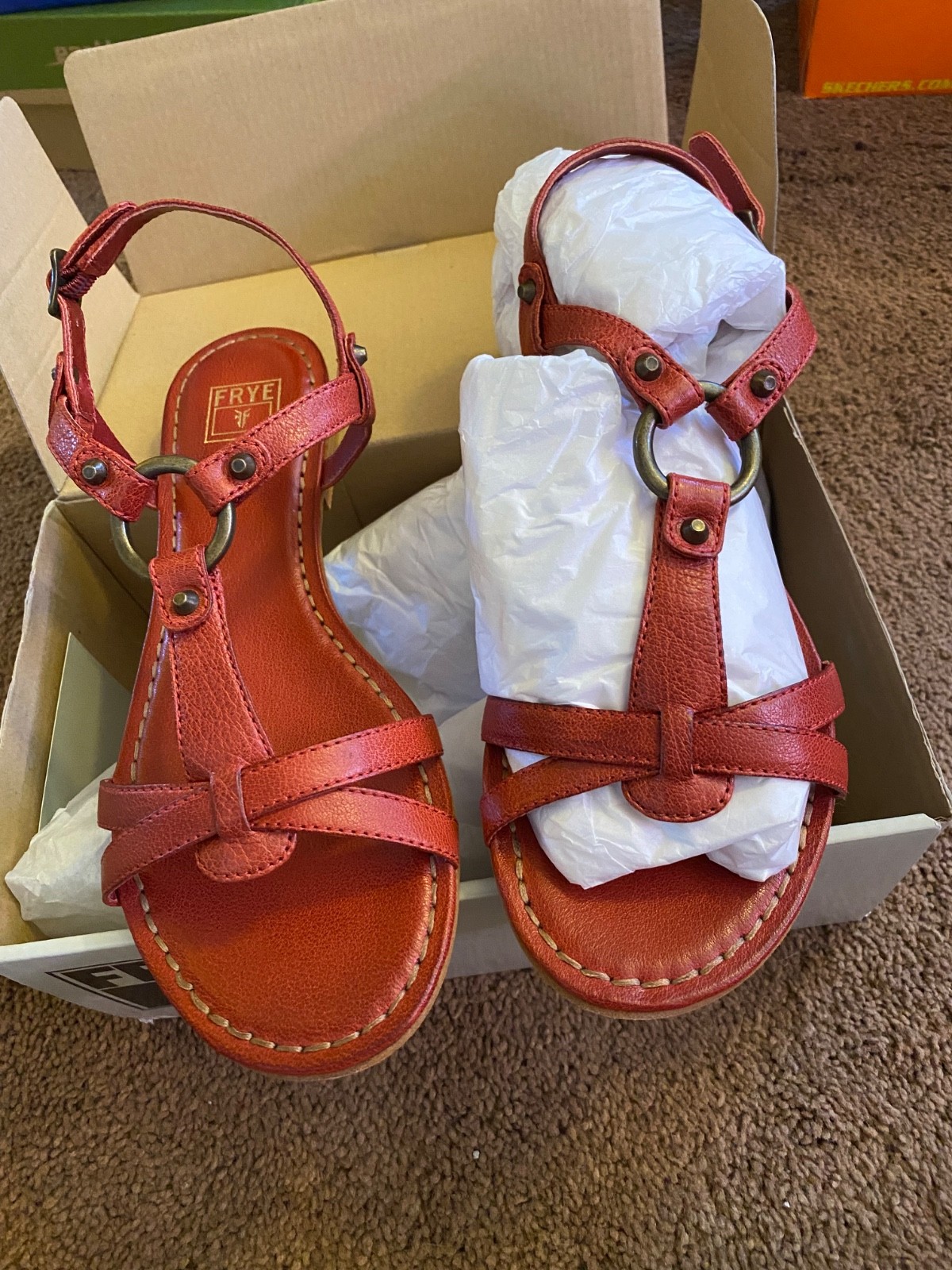 womens frye sandals Carson ring size 8 burnt red nes in box