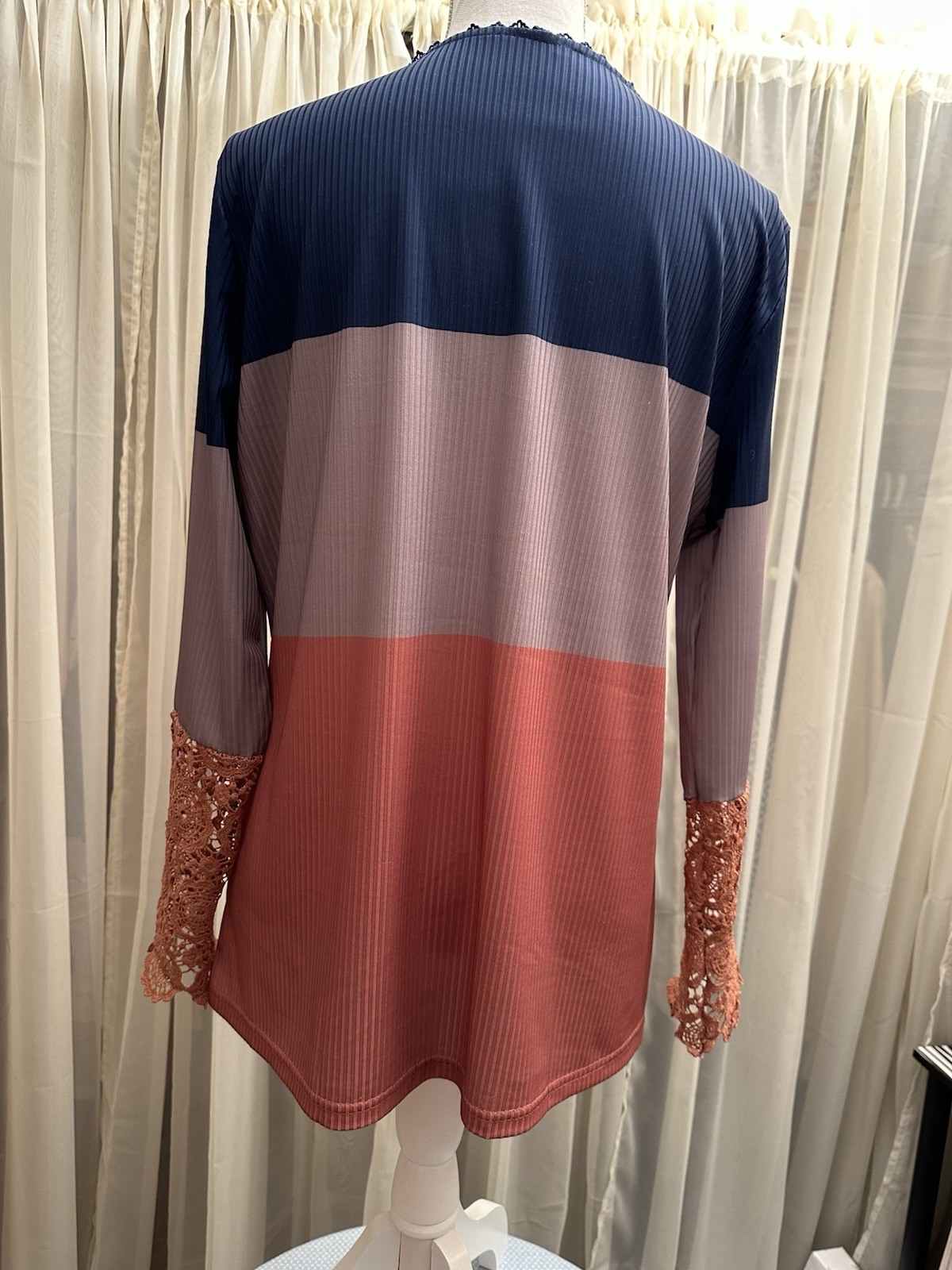 NWOT Multi-colored 1/2 Laced Sleeves, Laced Collar, Front Buttons, Sz L, Unique