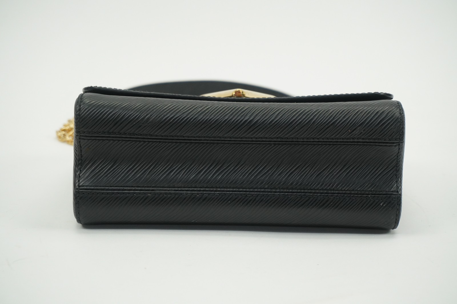 Louis Vuitton Twist MM M21554 Black Epi Leather Shoulder Bag 9.1″ x 6.7″ x 3.7″
