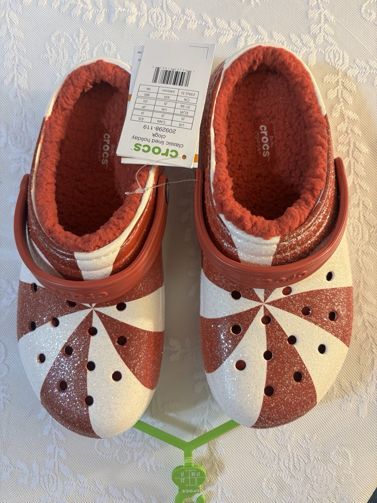 Crocs Classic Lined Holiday Clog White Red Kids J5 New with Tags 209298-119 NWT