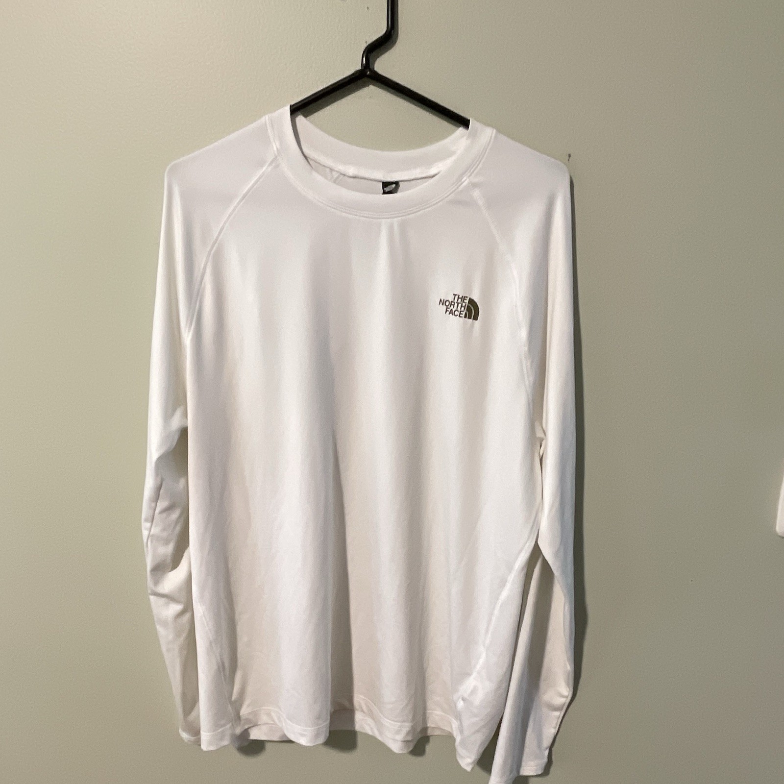 The North Face Men’s L White Long Sleeve Crew Neck Logo Raglan T-Shirt