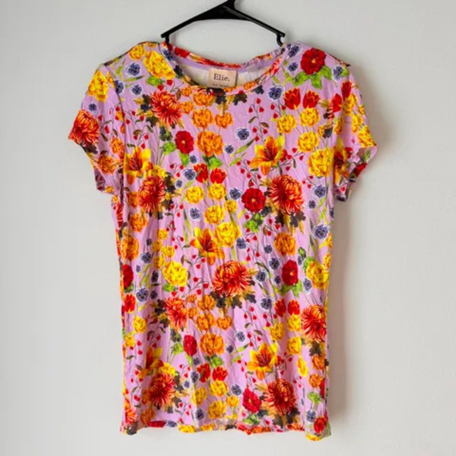 Elie. Elie Tahari Floral Wildflower Stretchy Tshirt Soft Fabric Size Medium