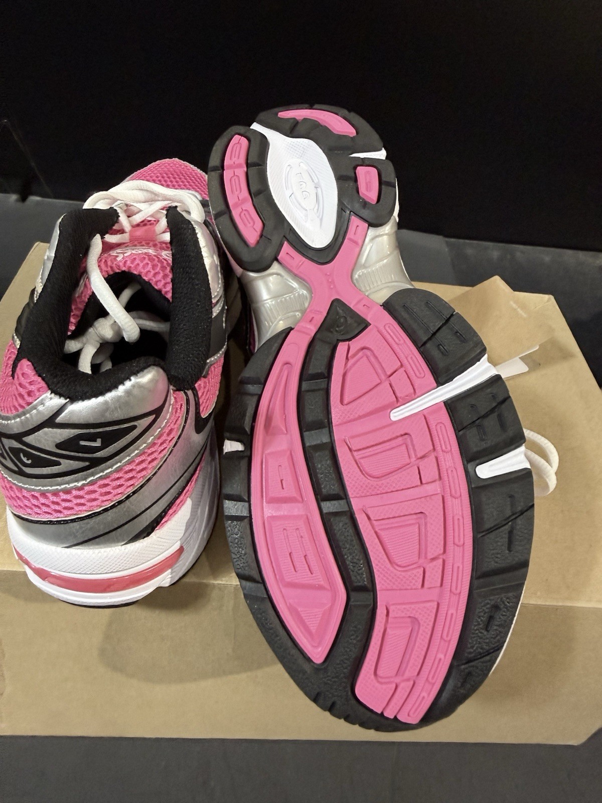 Asics Gel-Kinsei OG Silver/Pink Running Shoes Size 6.5 NWOB