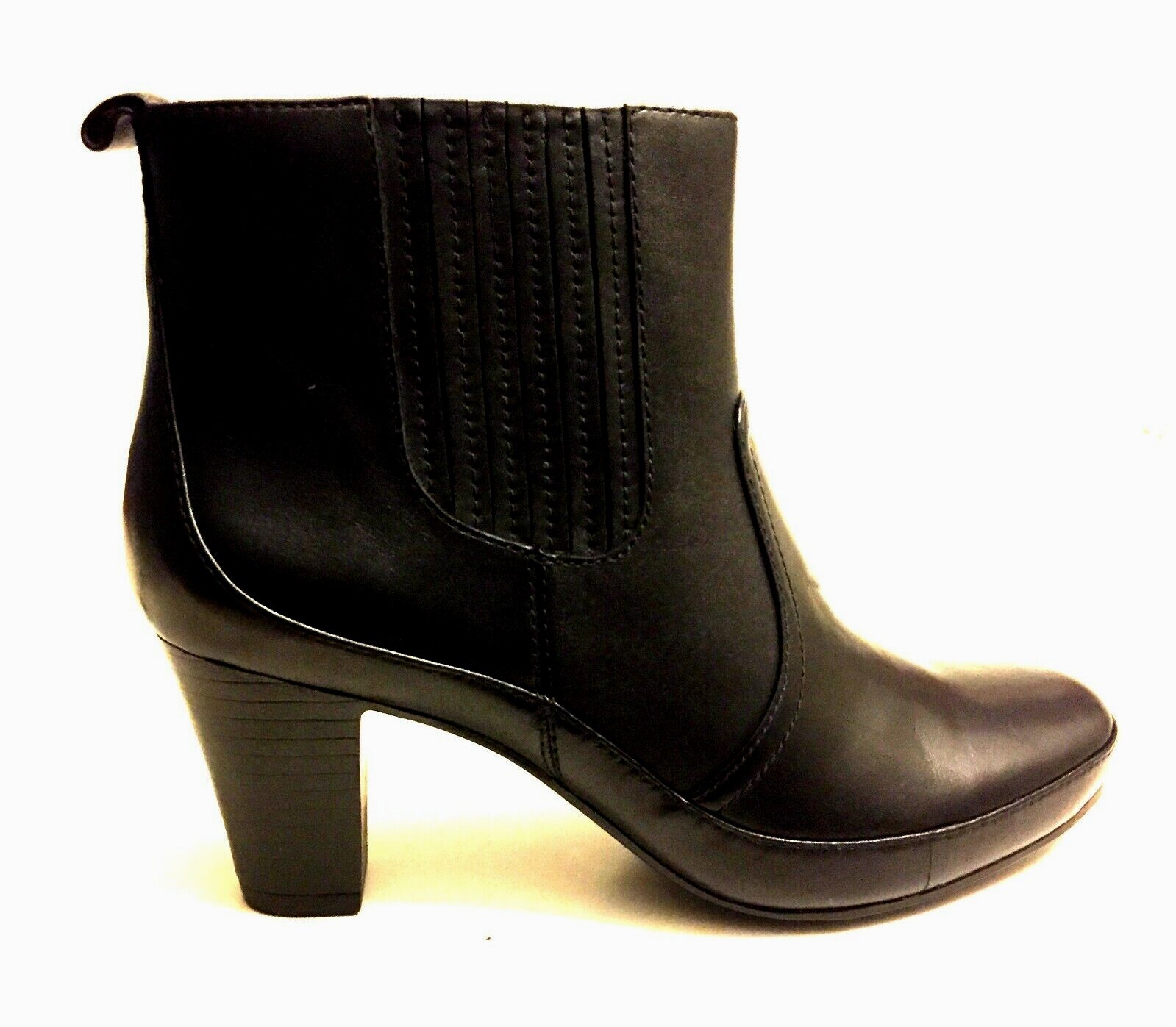 CLARKS Women’s Sapphire Ceres black ankle boots. +