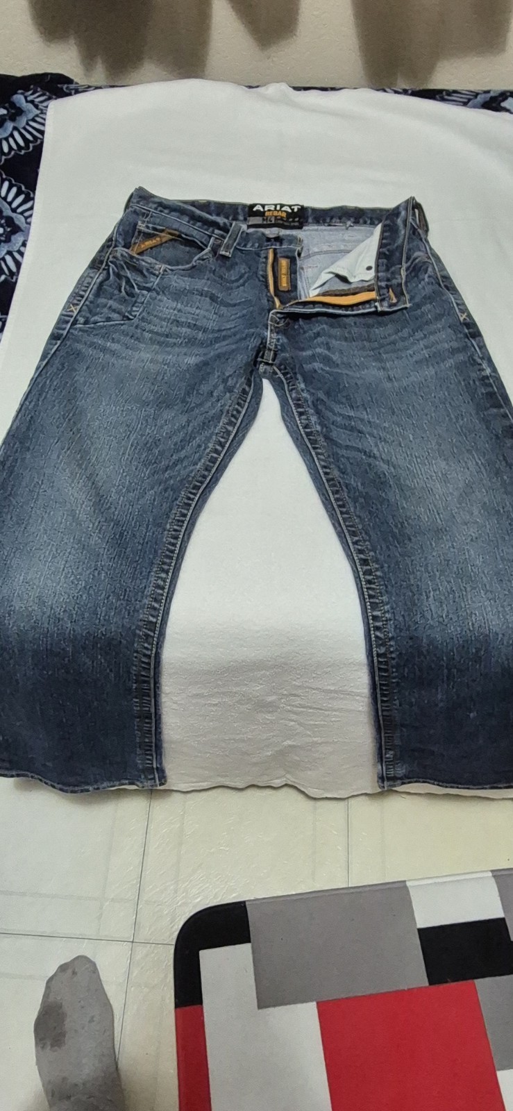 Ariat Men’s Medium Wash Blue Denim Straight Leg Jeans Regular Fit Size 32