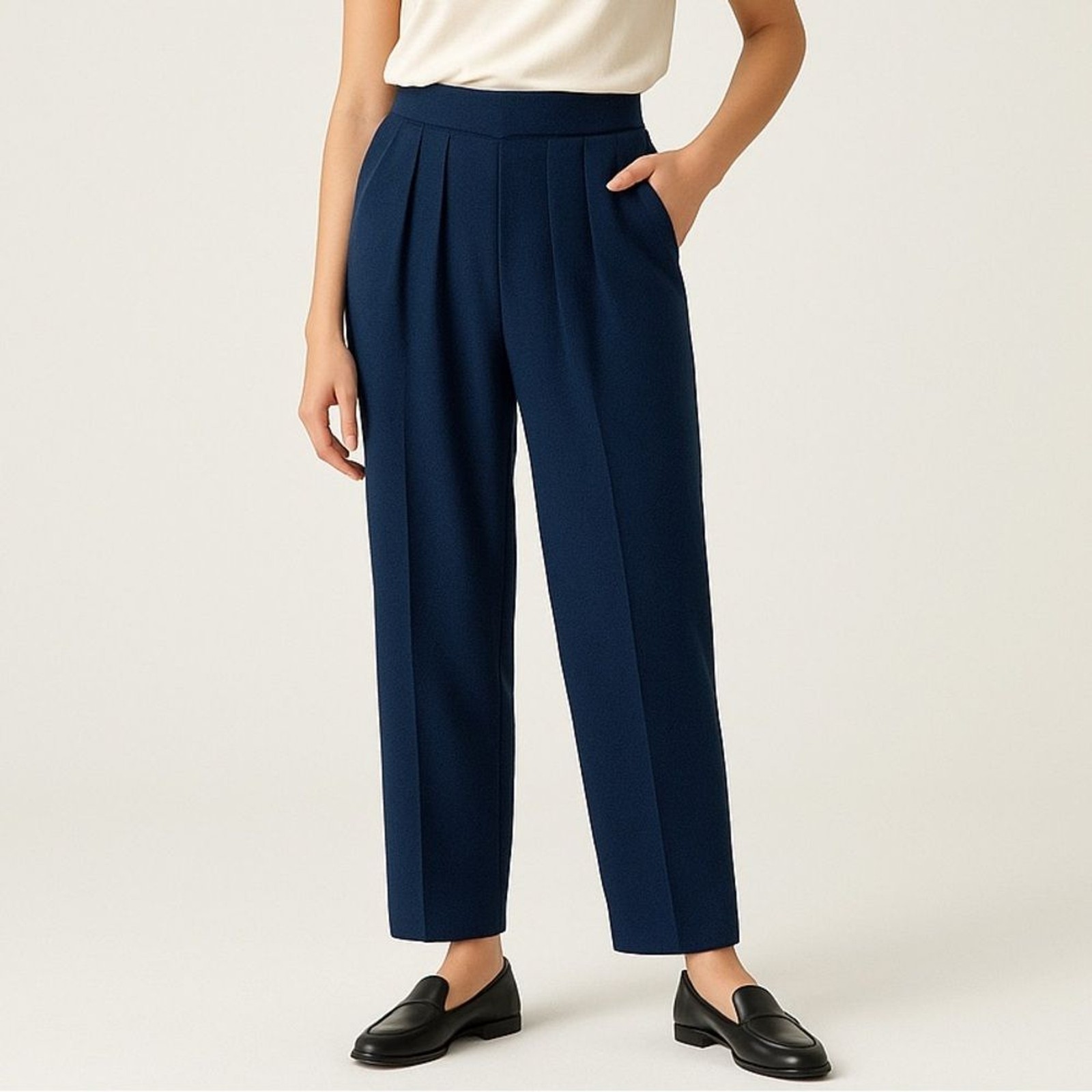 St. John Collection Santana Knit Pants Navy Blue Pleated Trousers Size 4 USA