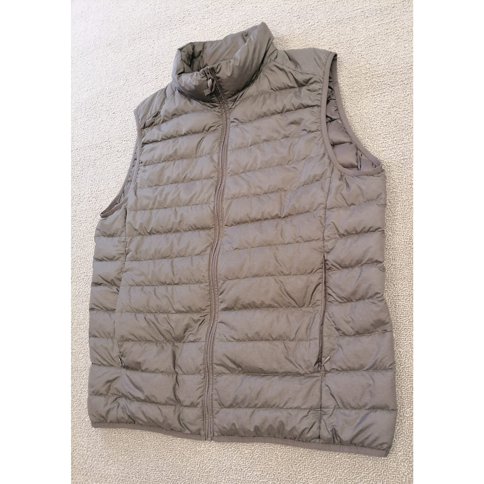 UNIQLO Small Female Grey Ultra Lightweight Full Zip Puffer Vest Fall Sporty