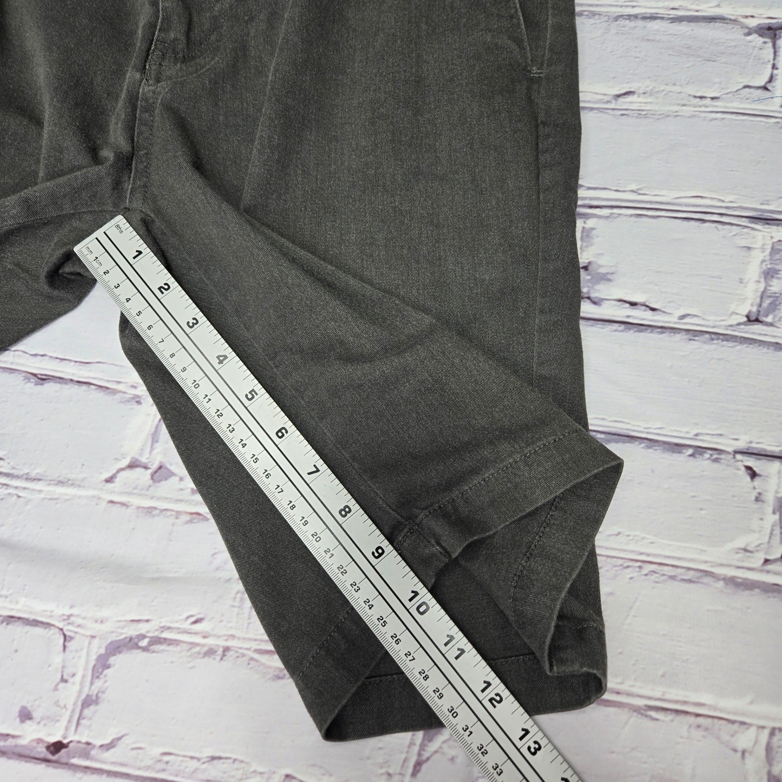 Volcom Mens Corpo Class Chino Shorts Charcoal Gray Size 32 Stretch Skateboard