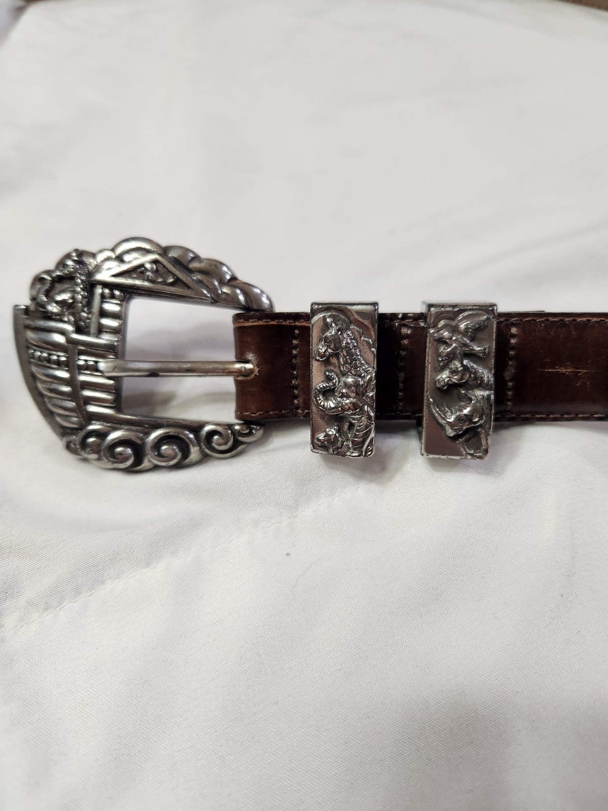 Oroton Brown Leather Belt Size Small. Perfect For Any Occasion
