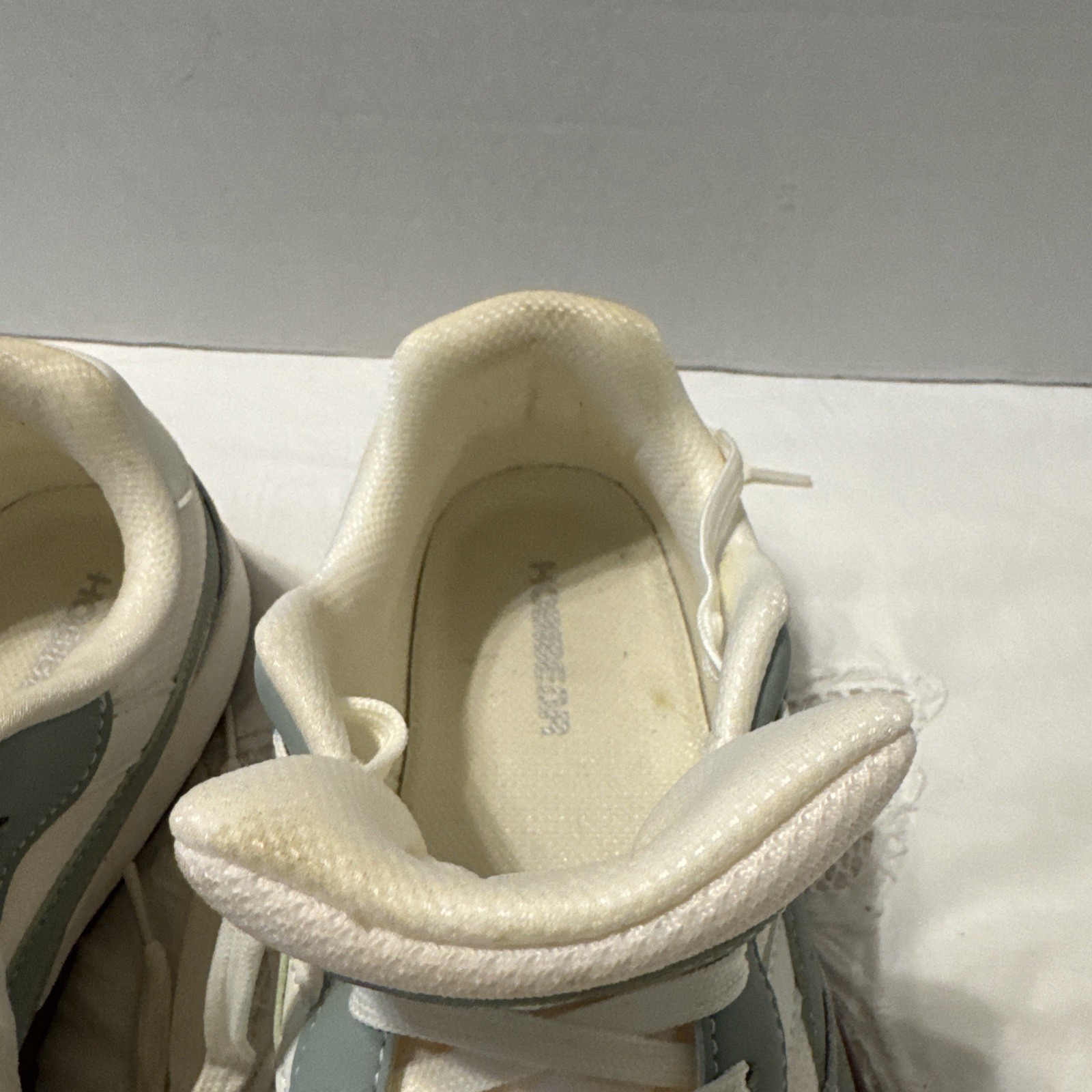 Hobibear Barefoot Sage Green & White Wide Toe Box Sneaker Size 43 M9.5/10 W11/12