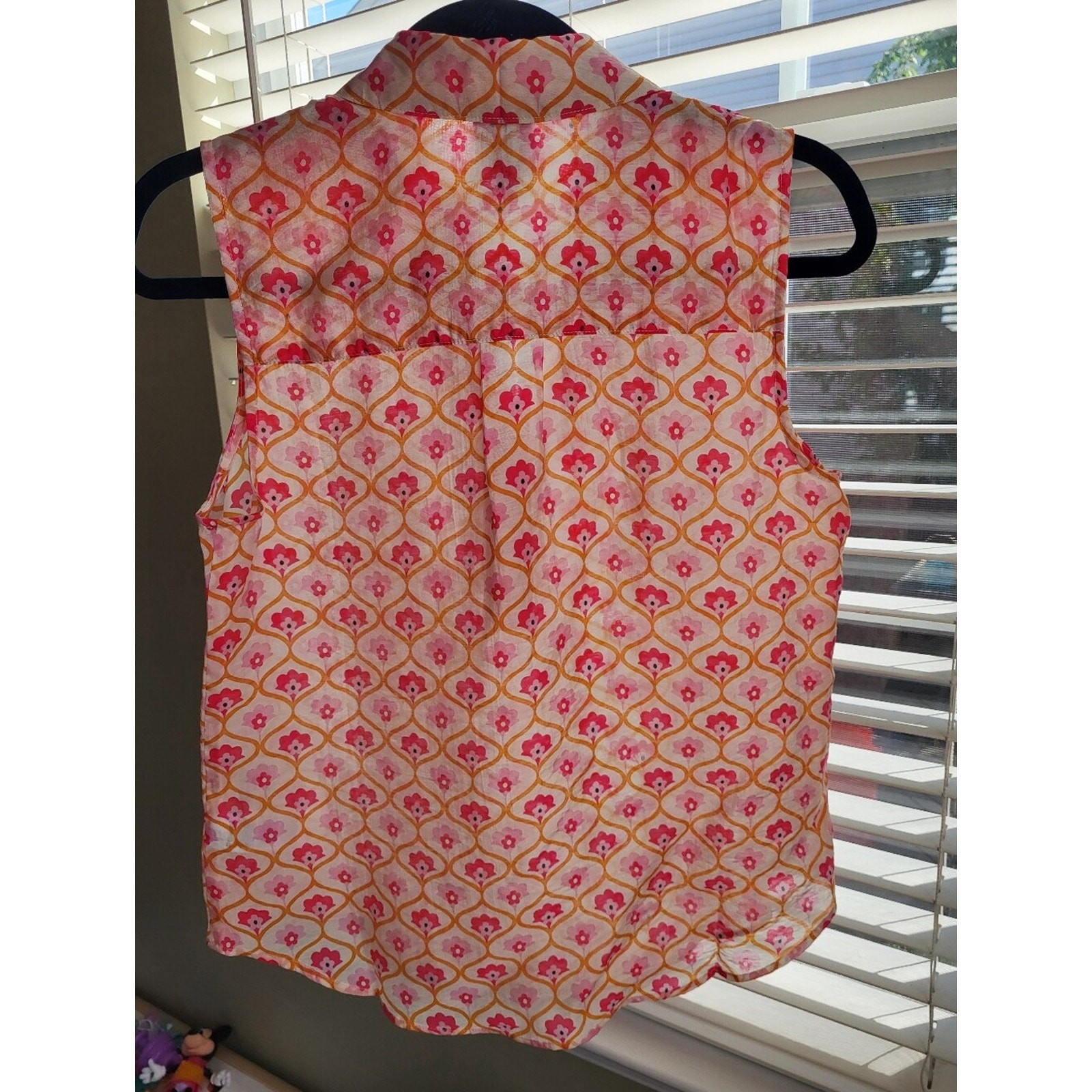 CAbi XS Sleeveless Collared Button-Front Floral Blouse Pink Orange Medallion