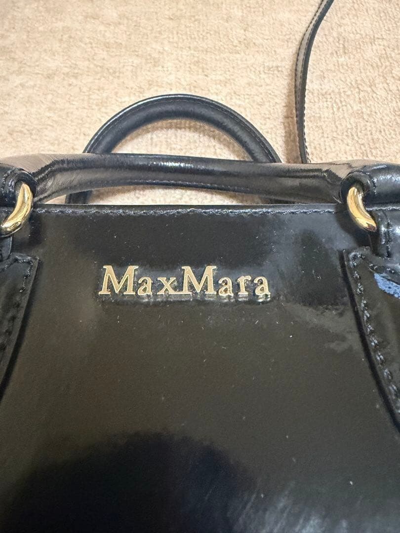 MaxMara Black Patent Leather Shoulder Bag Adjustable Strap Gold Hardware 22cm