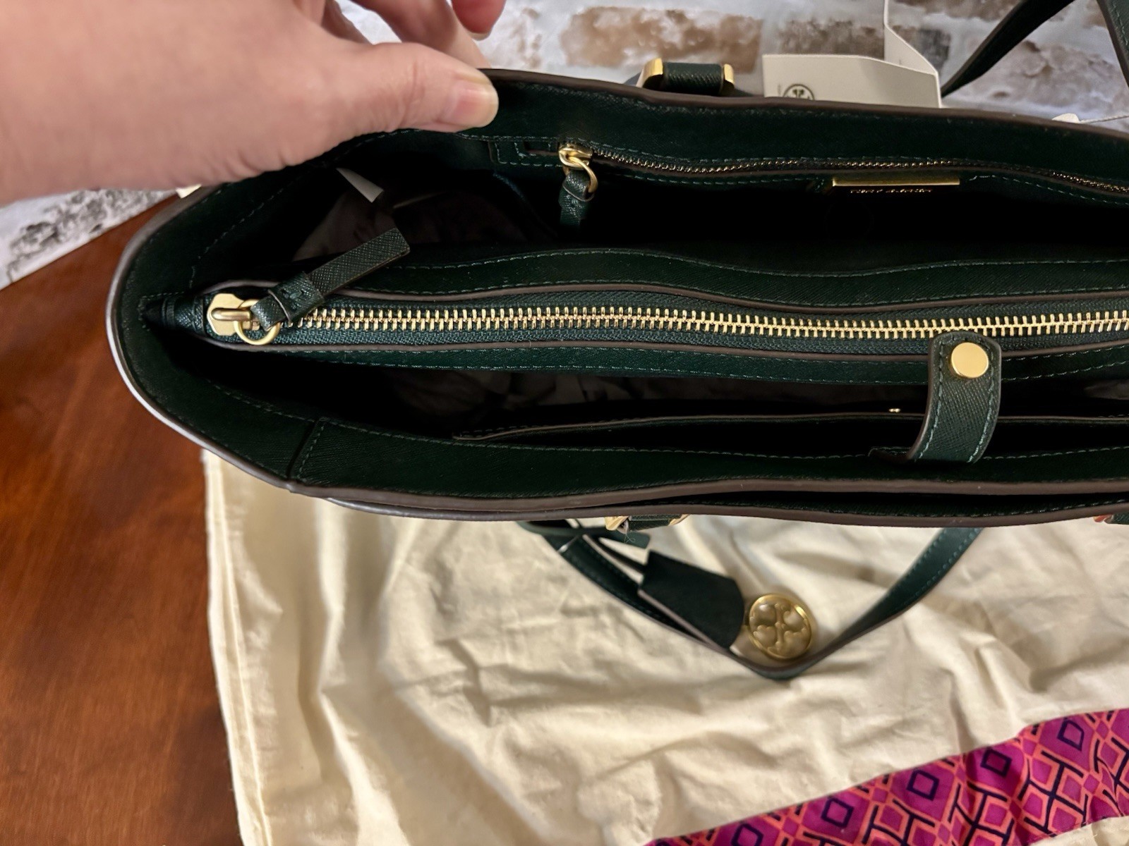 NWT Tory Burch Robinson Saffiano Pine Green Large Handbag W/Dust Bag (nonsmkr)