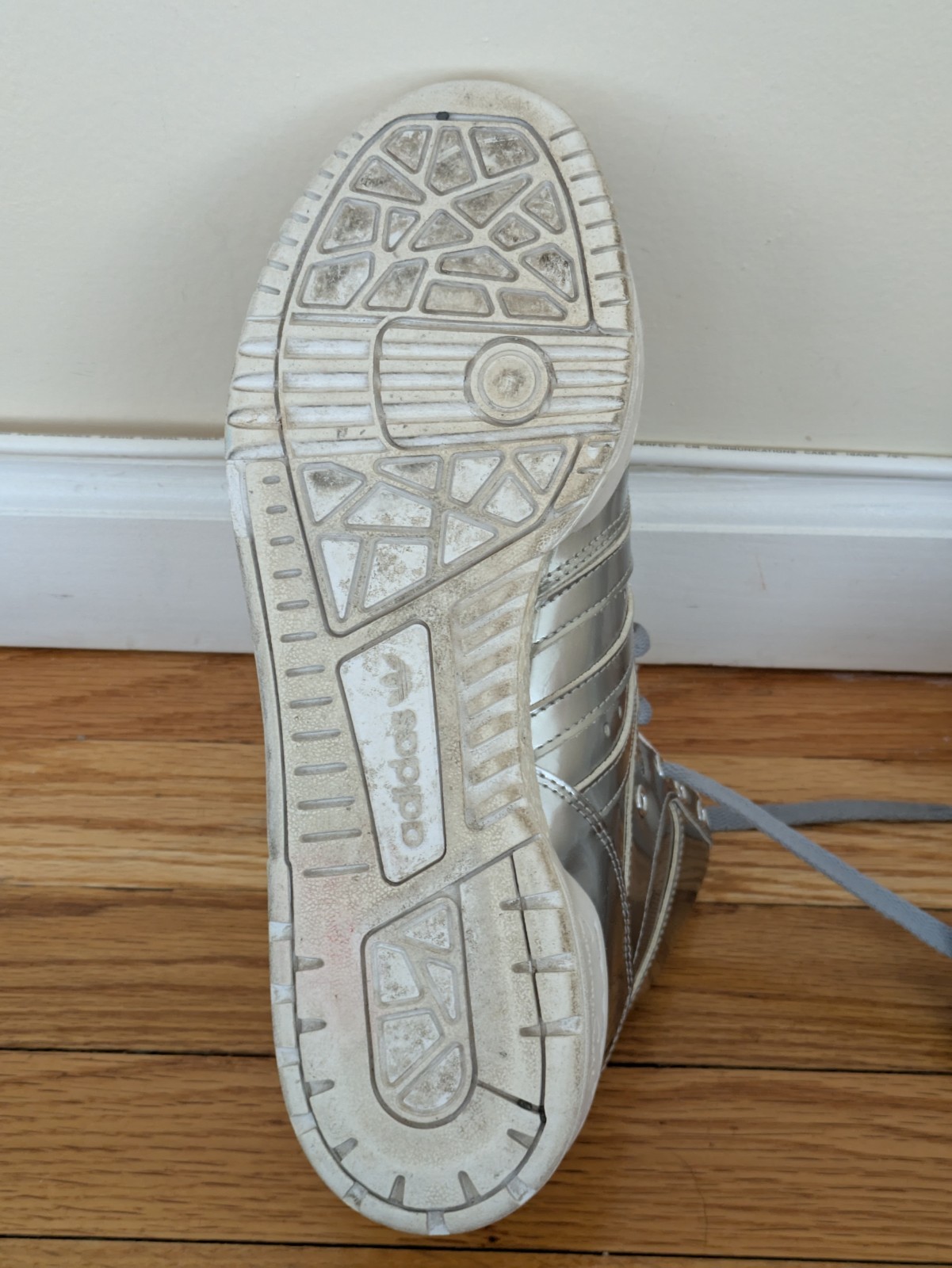 Adidas Jeremy Scott ” Missing Wings” Metallic Silver S77798 Size 8.5 US Sneakers