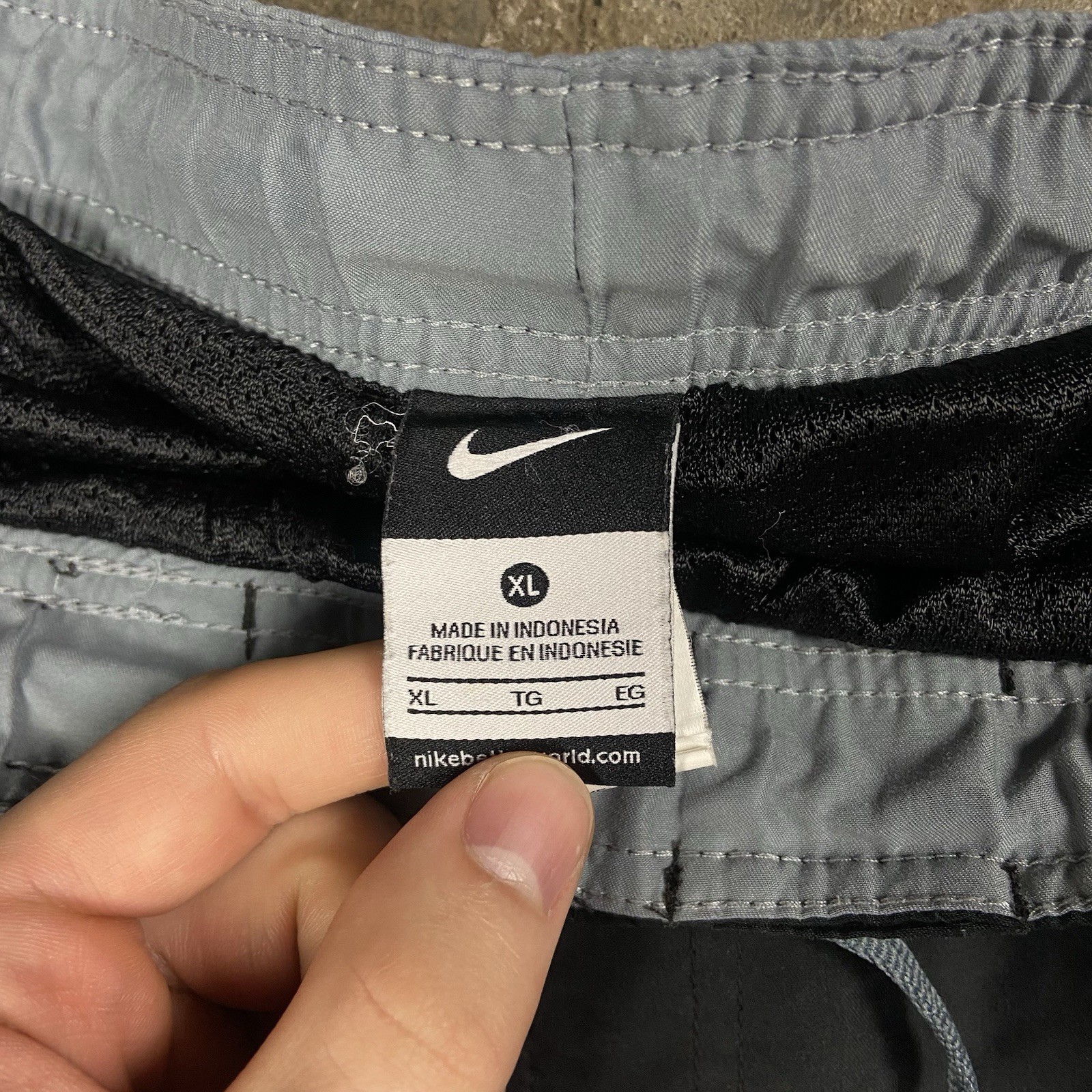 Nike Core Contend Volley Shorts Size XL Black Mesh Lined Swim Trunks Swoosh Logo