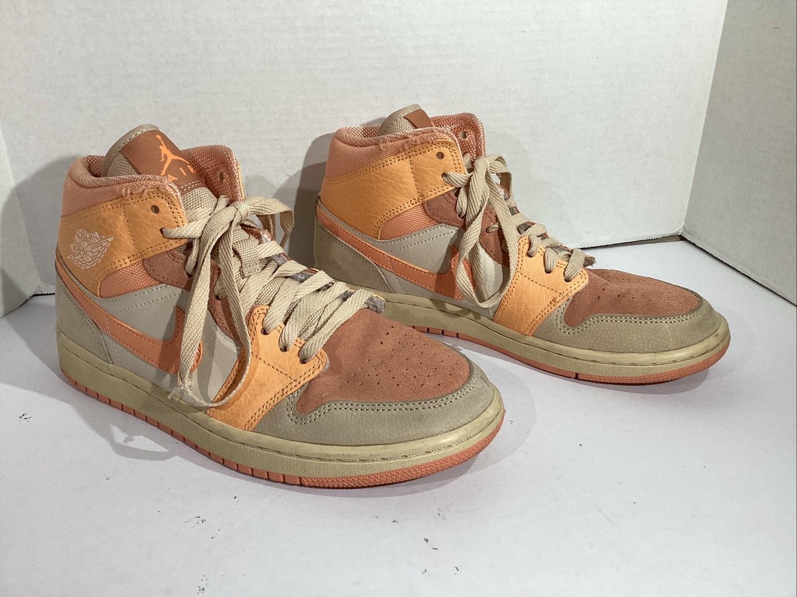 DS Nike Women’s Size 8.5 Orange / Apricot Air Jordan 1 Mid Sneakers SW1-20