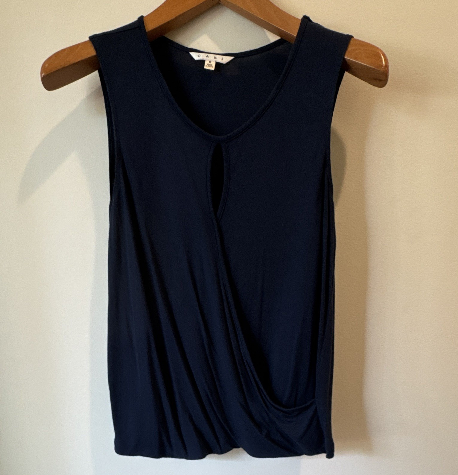 CAbi Rayon Jersey Solid V-Neck Keyhole Sleeveless Tank Top Navy Women’s S