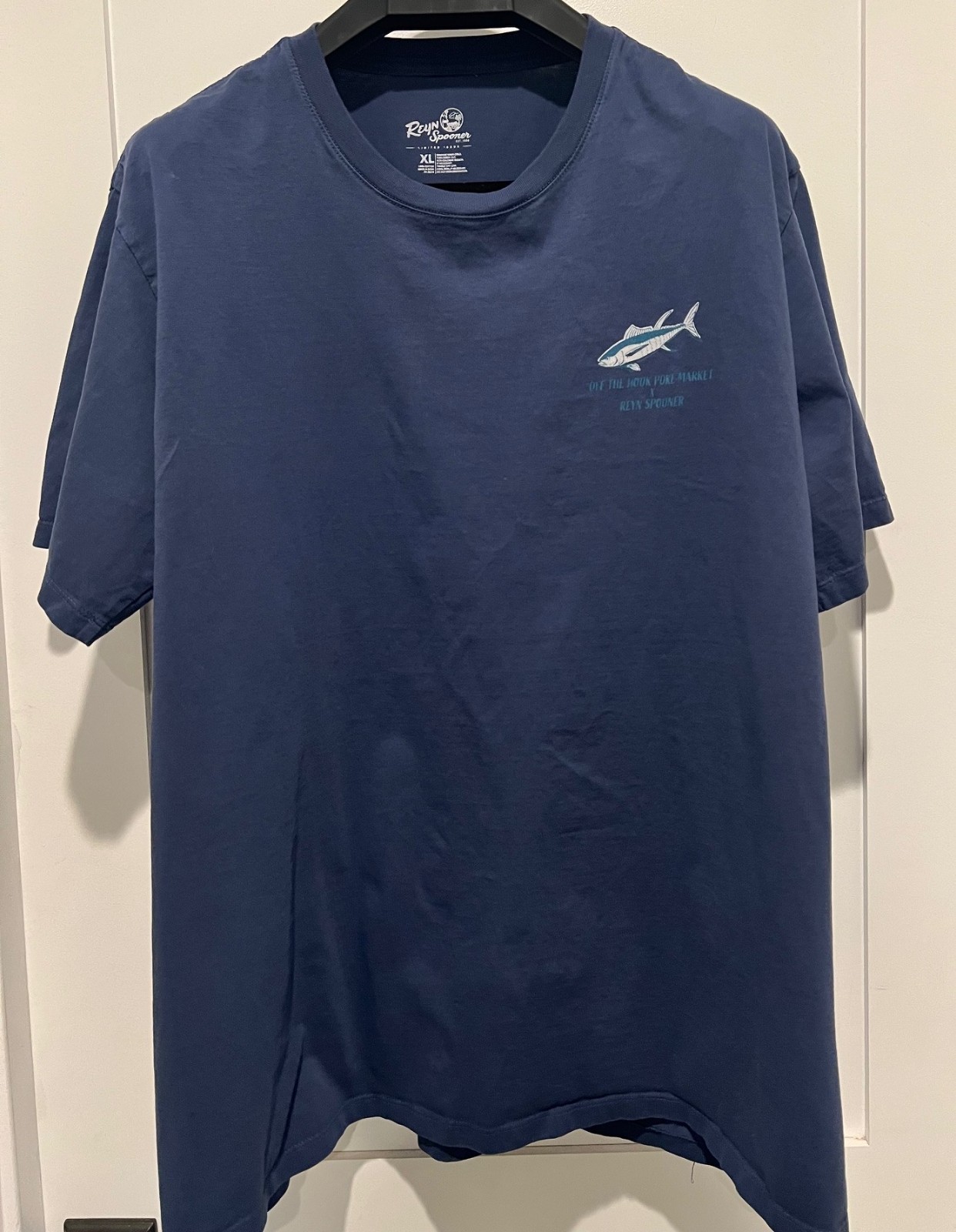 Reyn Spooner Off the Hook Poke Market Blue T-Shirt Mens XL Ltd Issue