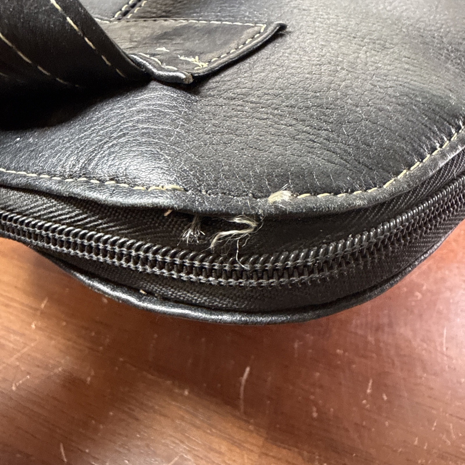 Le Donne Genuine Leather Zip Sling Or Backpack Black