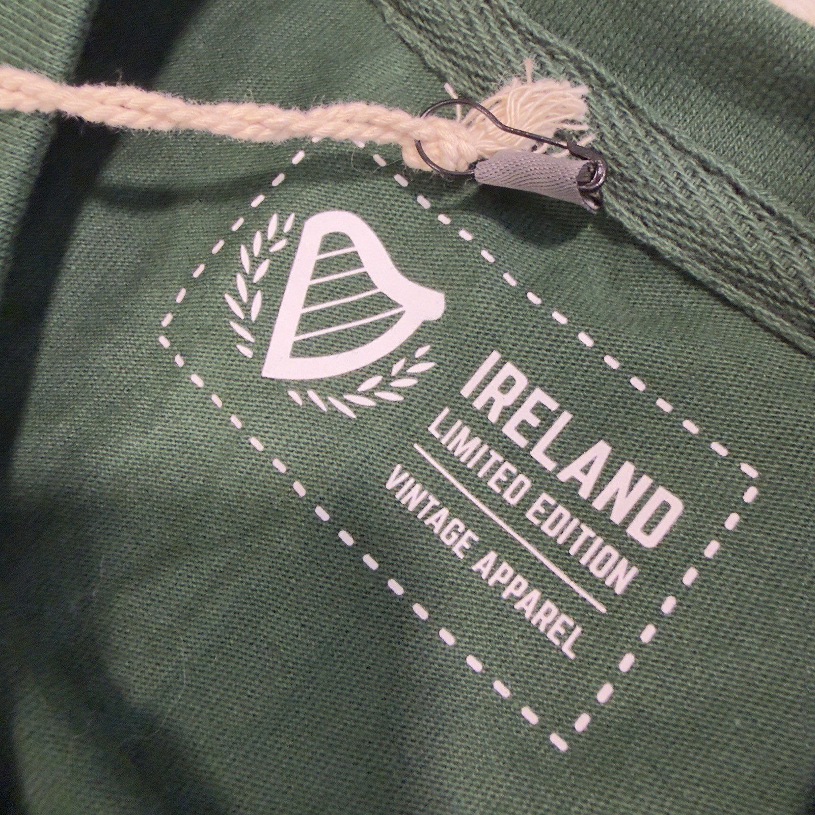 Ireland 1988 Vintage Apparel Green Short Sleeve Graphic T-Shirt Men’s Size M NWT