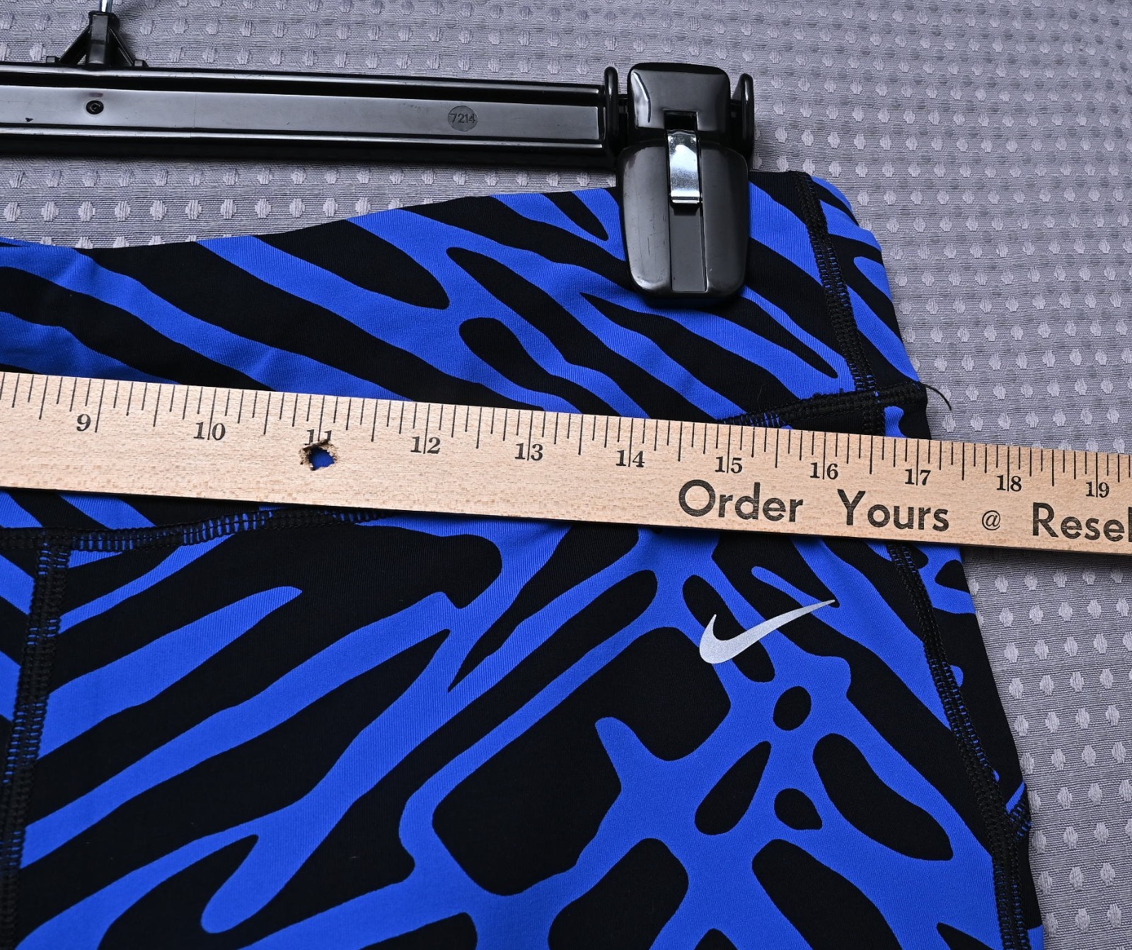 Nike® Size XL Splash Patterned Print Blue Leggings Body: 77% Nylon & 23% Spandex