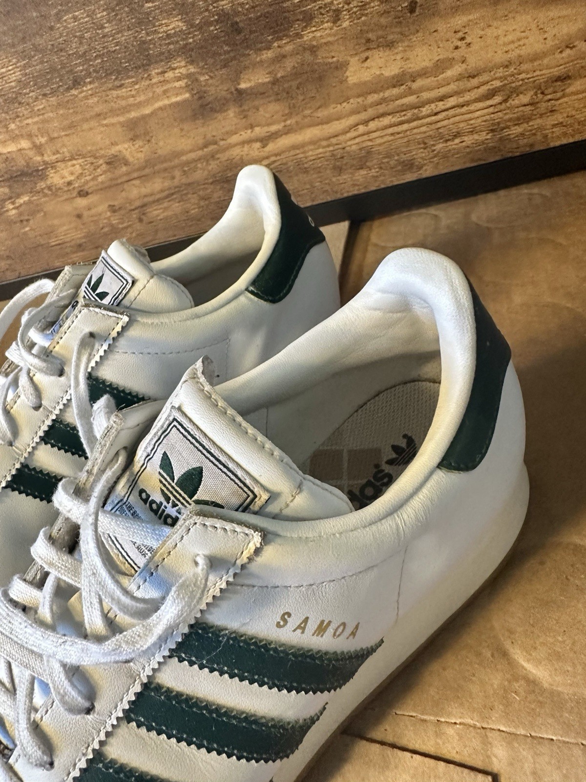 Adidas Samoa 6.5 White Green Suede Low Top Lace Up Cushioned Gum Leather AIF7166