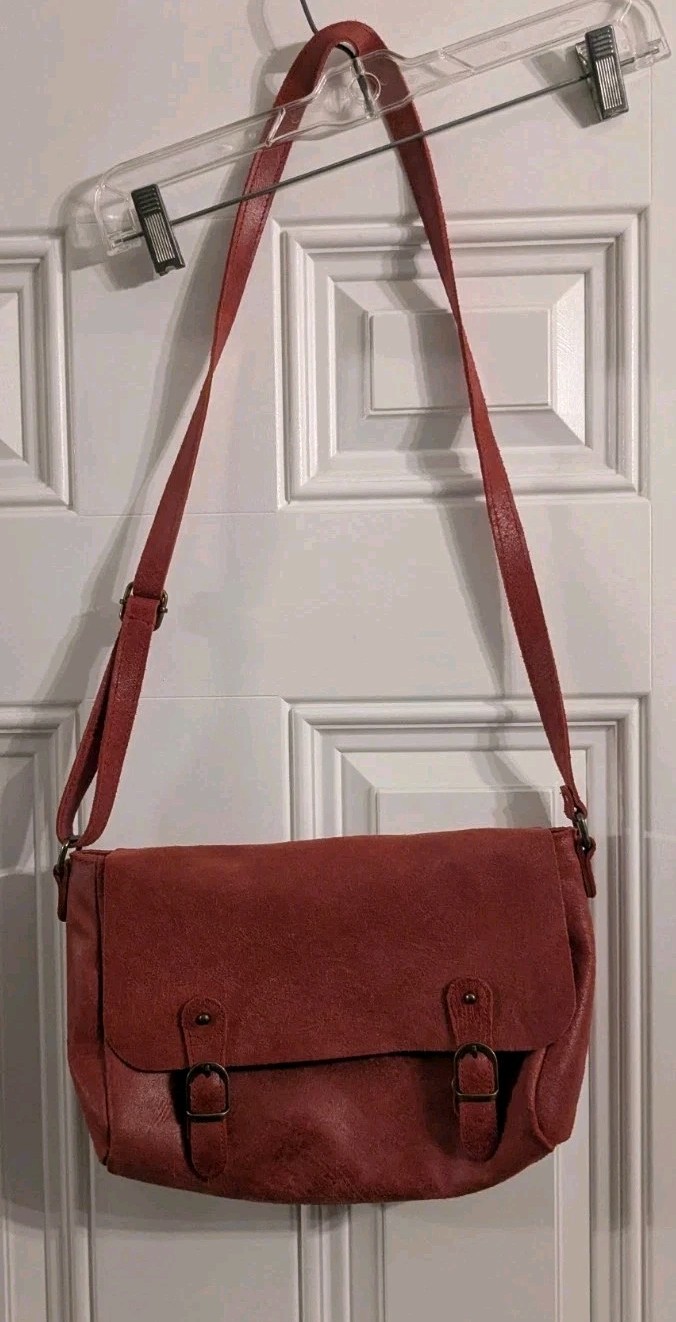 NWOT Vera Pelle Saddle Purse Red Leather Crossbody Snap Closure