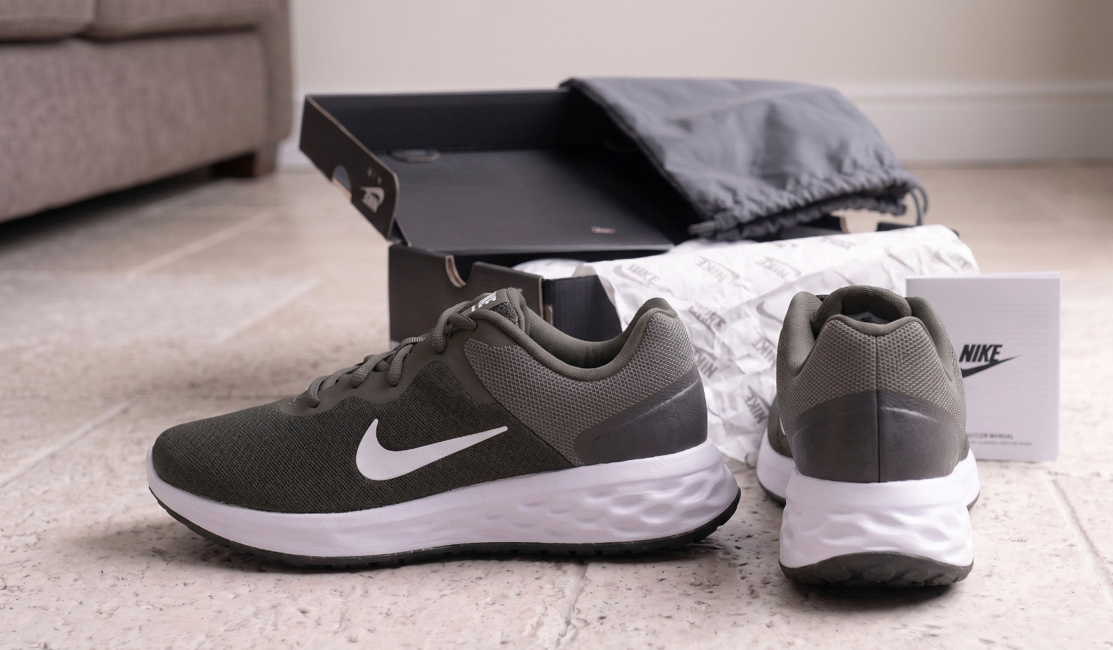 Nike Men s Revolution 5 Flyease Running Shoe, Iron Grey 10.5 US B16