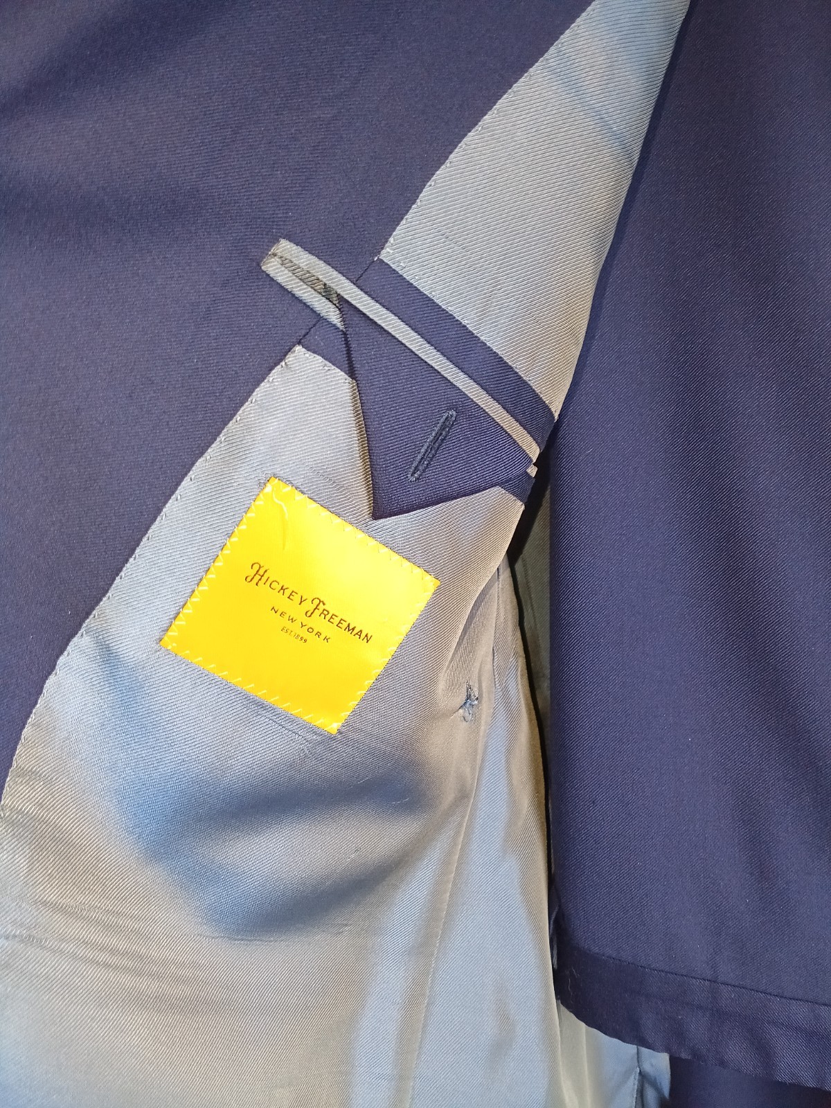 46r Hickey Freeman wool suit
