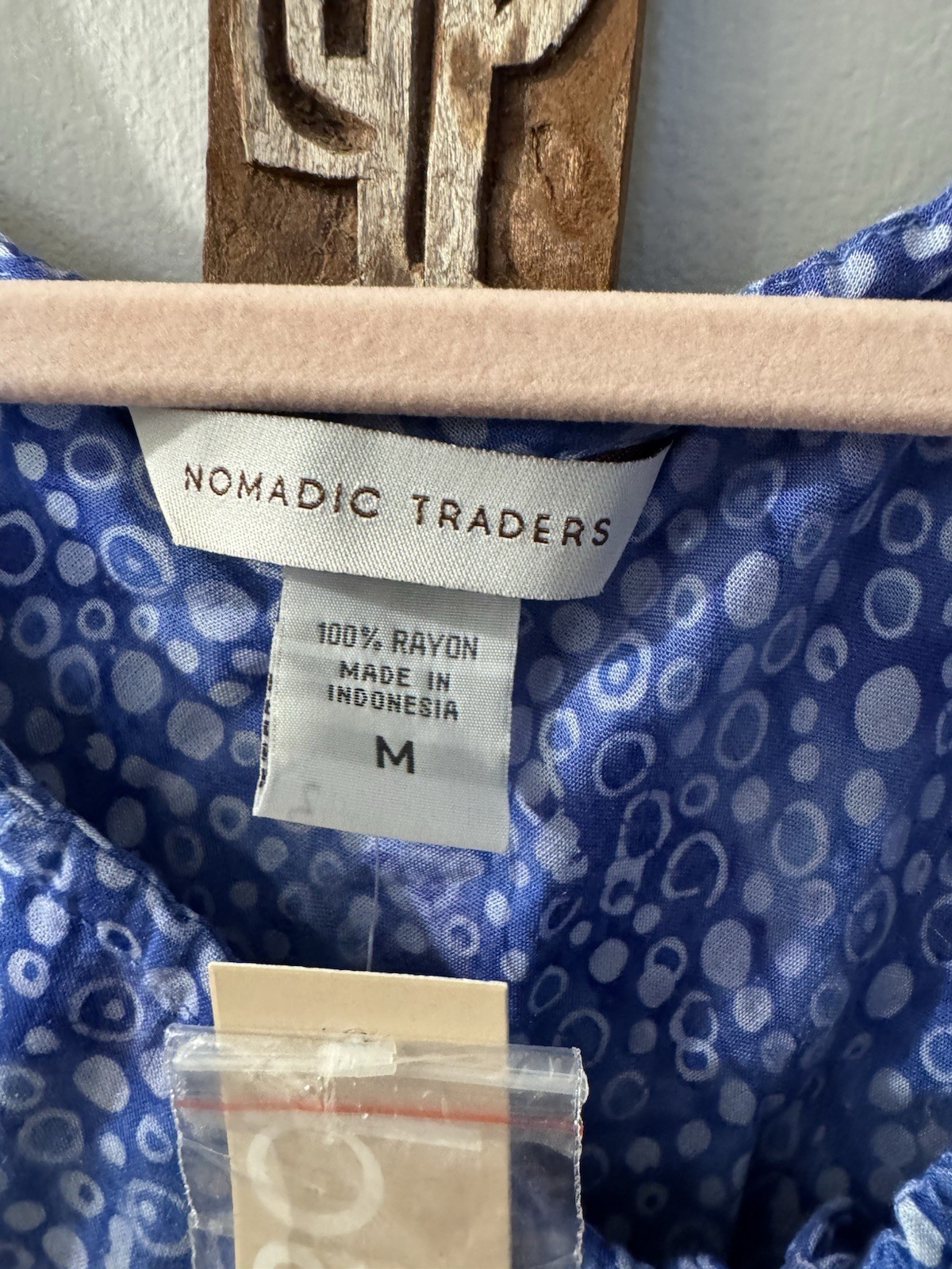 Nomadic Traders Rayon Blue/White Floral V-Neck Short Sleeve Blouse Women’s M