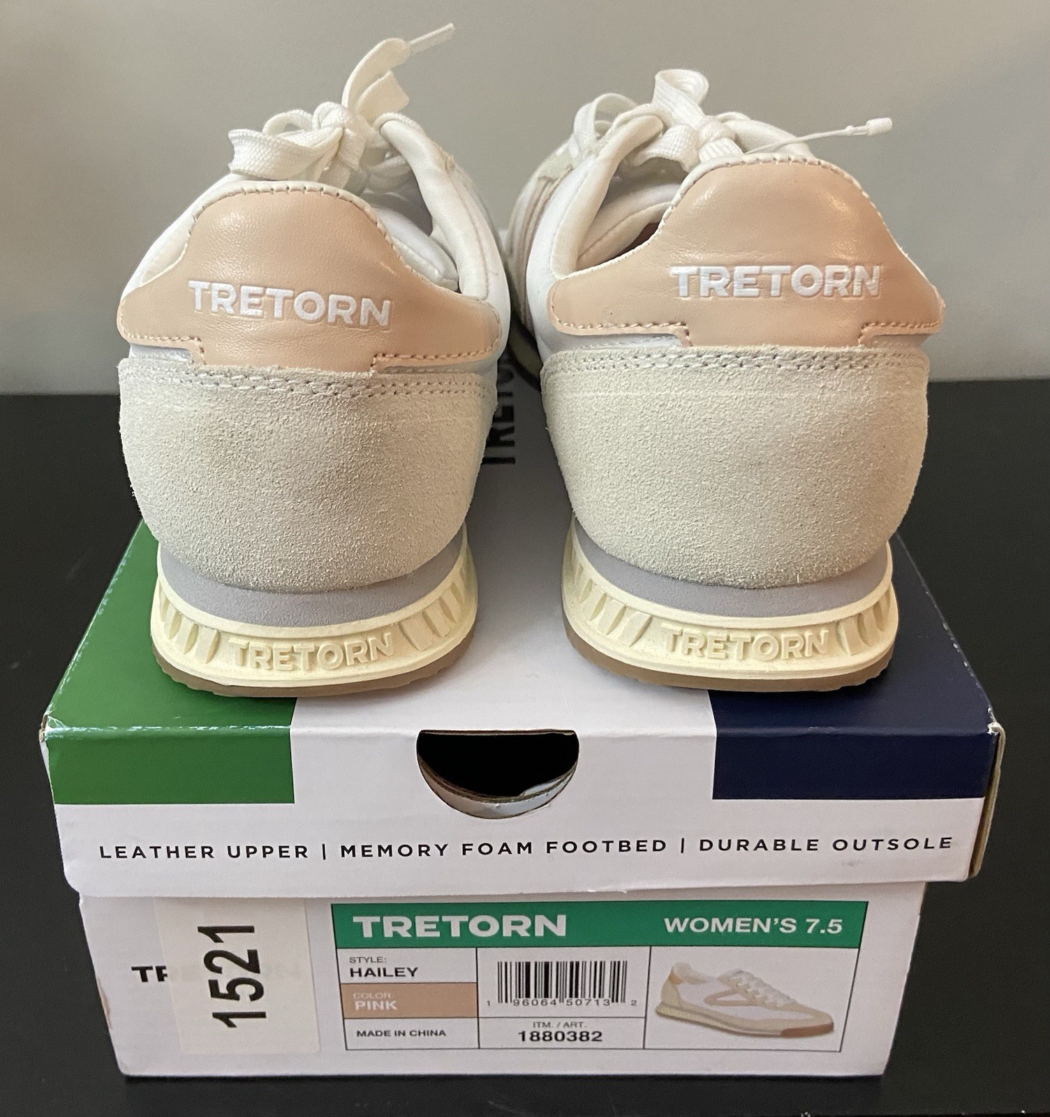 NIB Tretorn Womens 7.5 Hailey Leather Upper Sneaker Memory Foam Footbed