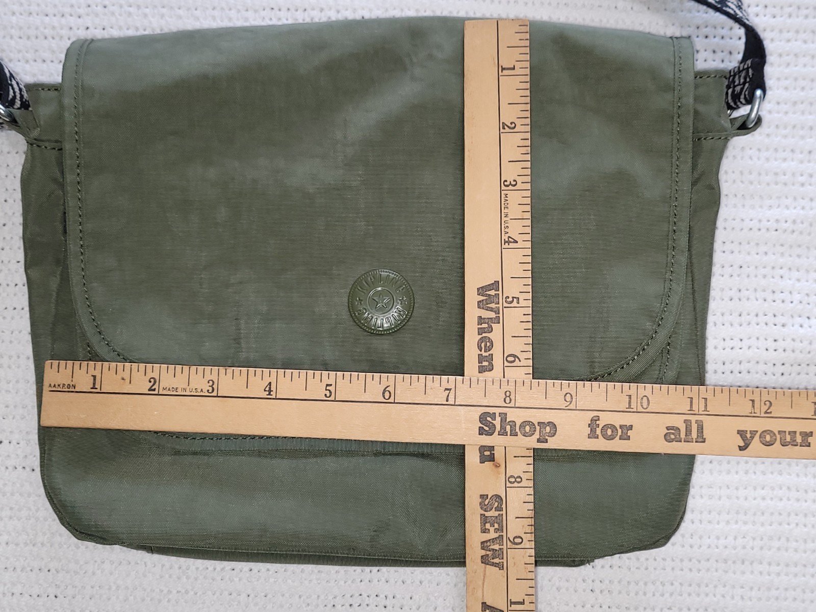 Kipling Women’s Brooklyn Go Shoulder Bag in jaded green nylon Approx 11″x9″