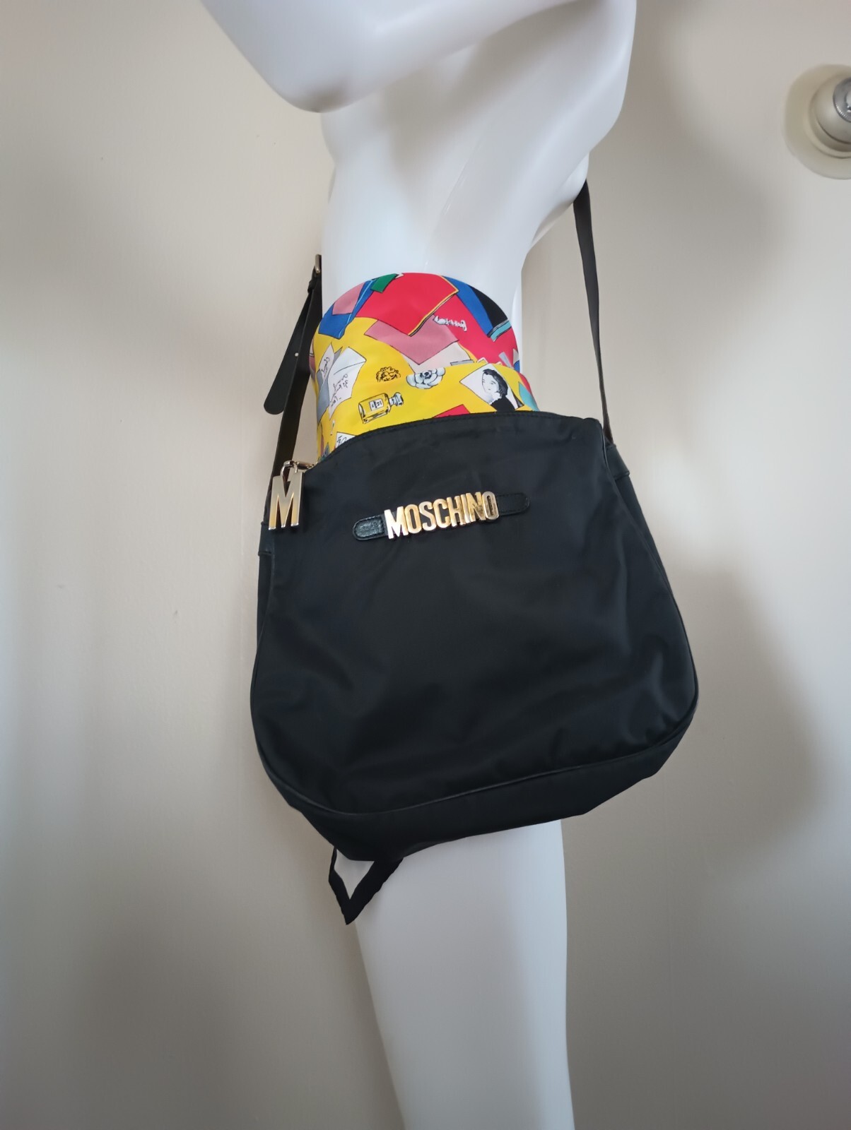 🩷 Vintage 1990s Moschino Redwall Logo Crossbody Bag Purse Adjustable Strap